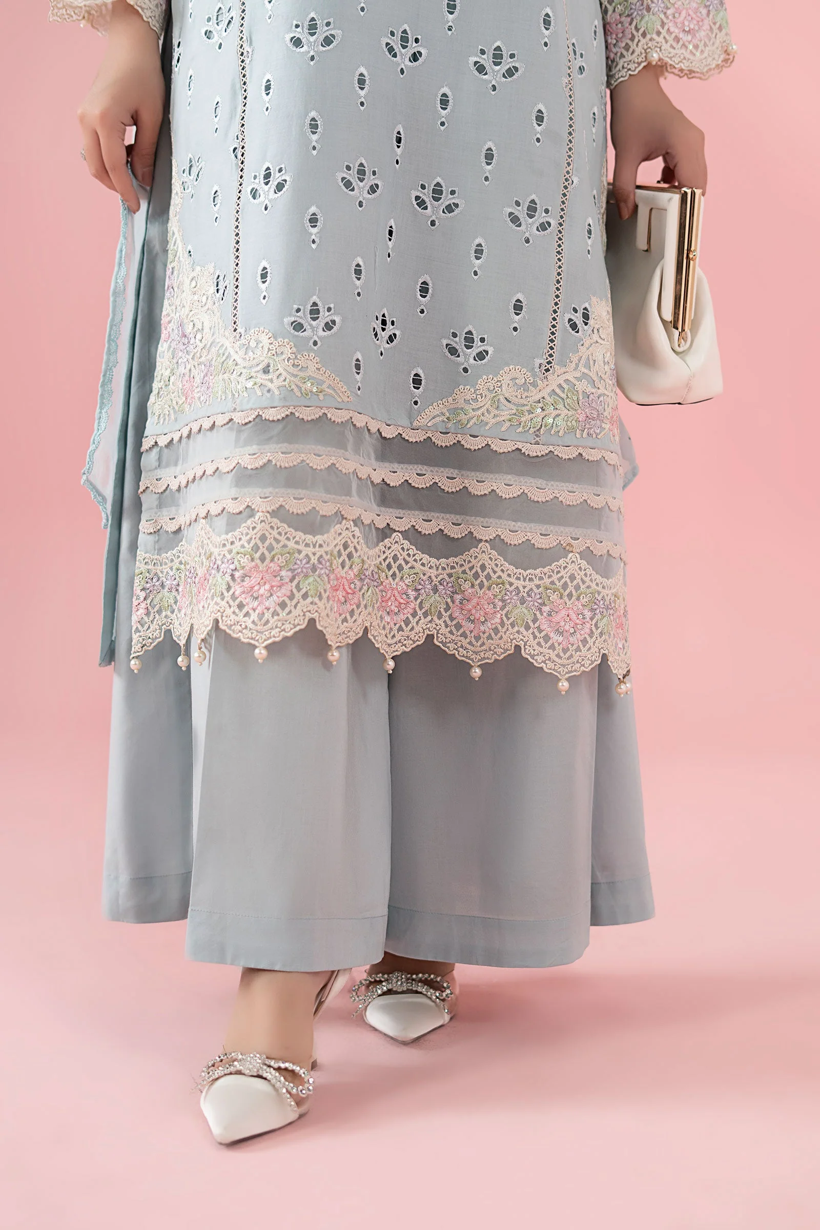 3 Piece Embroidered Lawn Suit - Image 5