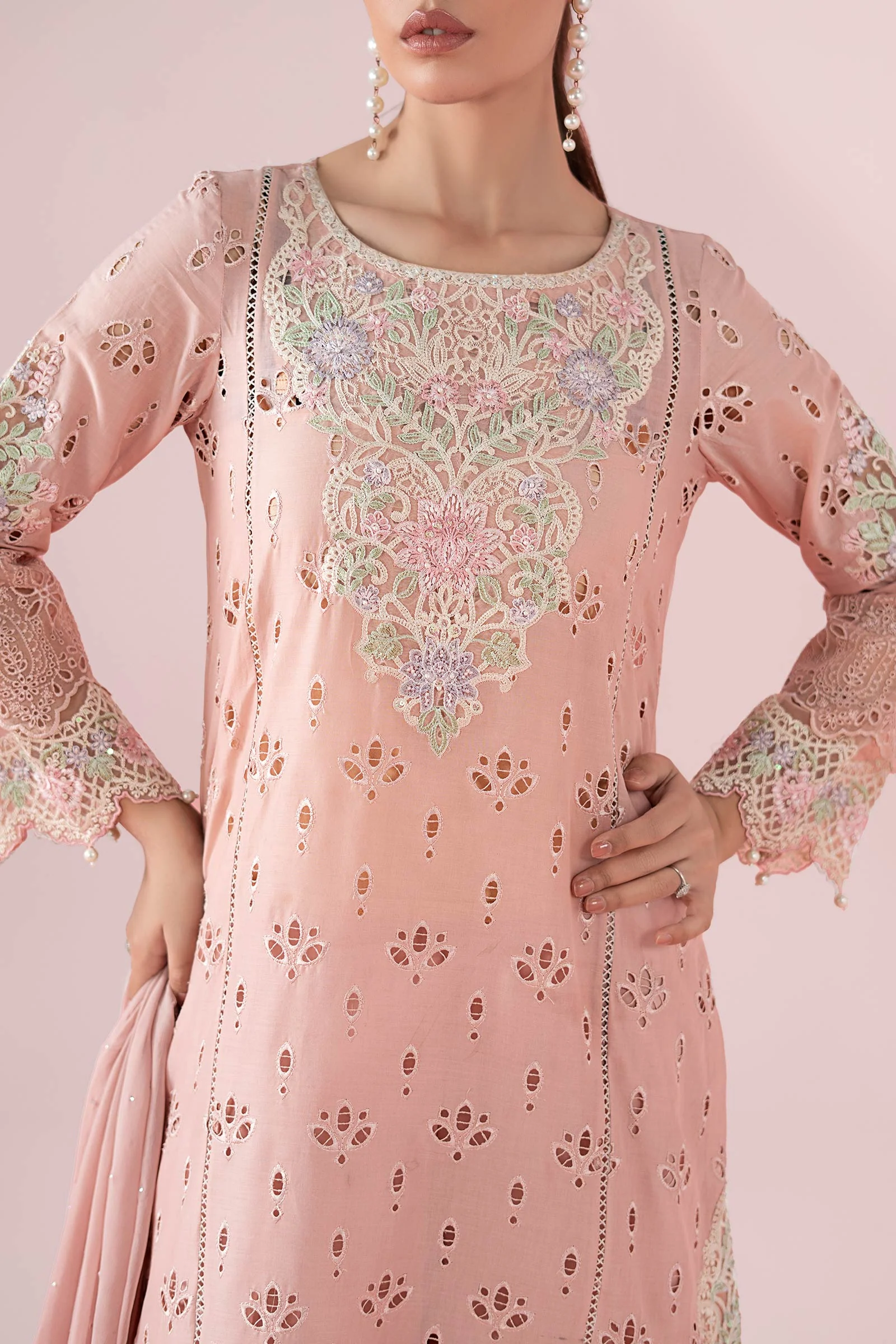 3 Piece Embroidered Lawn Suit - Image 4