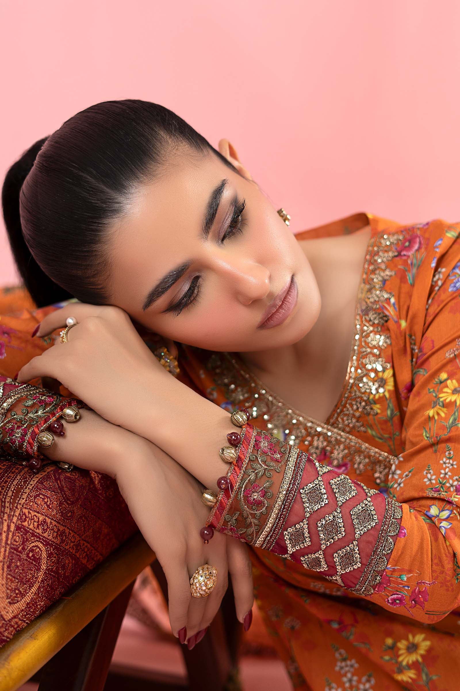 3 Piece Embroidered Lawn Suit - Image 3