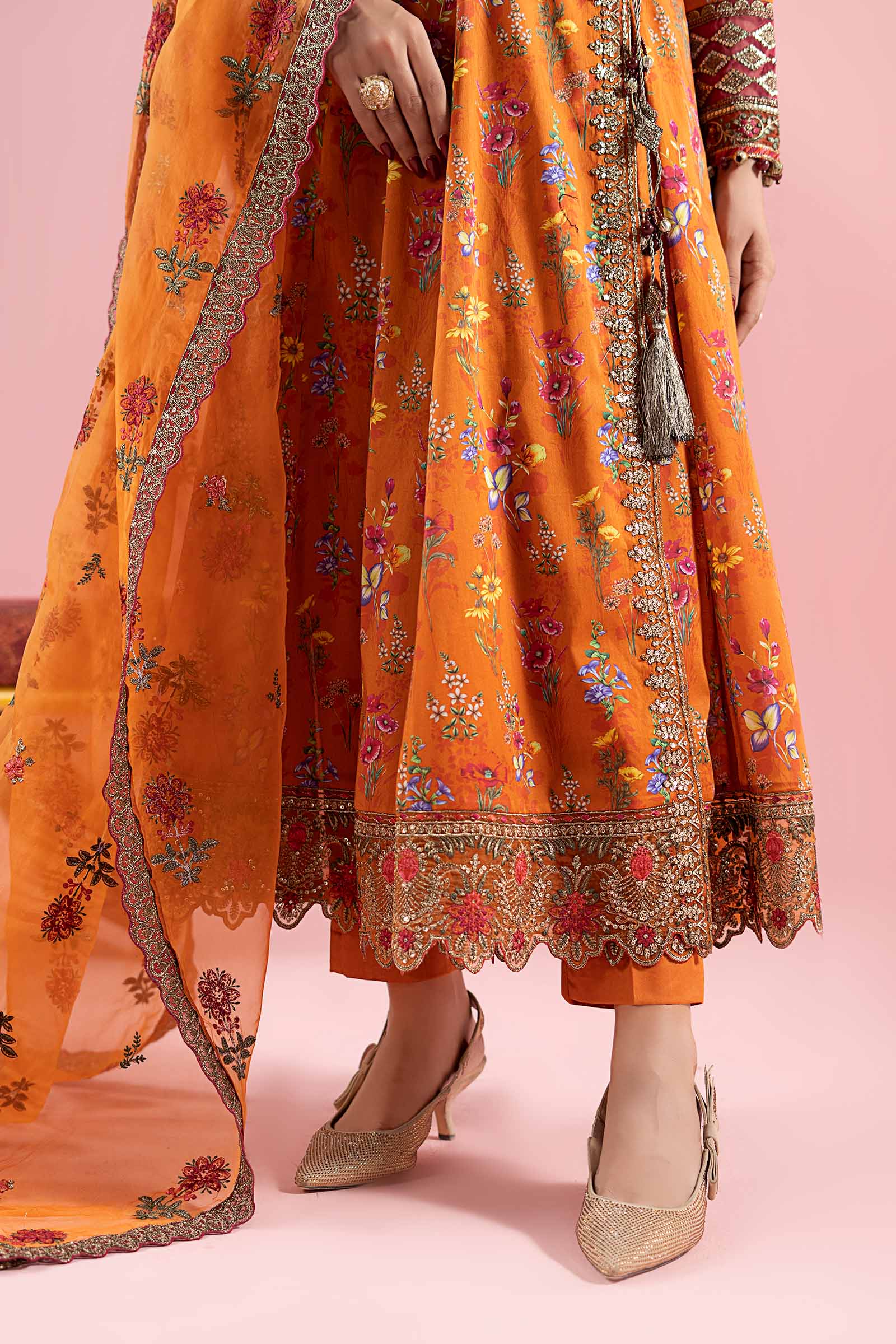 3 Piece Embroidered Lawn Suit - Image 5