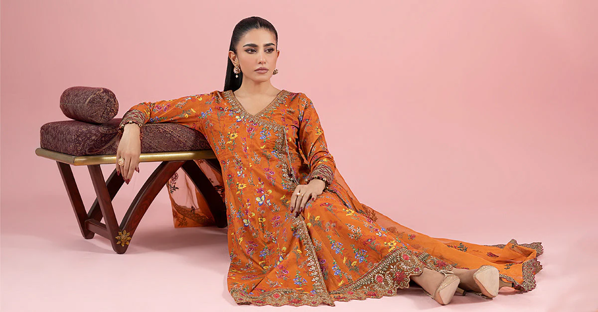 3 Piece Embroidered Lawn Suit - Image 8
