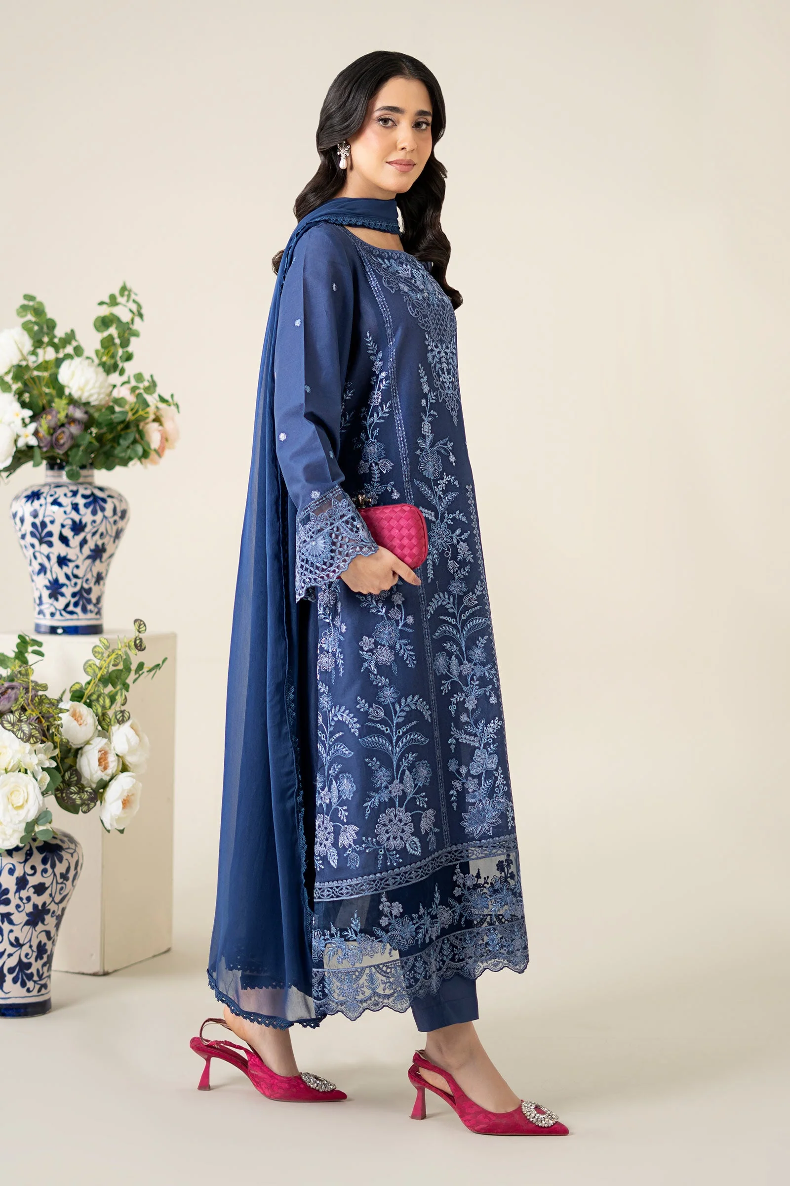 3 Piece Embroidered Lawn Suit - Image 6