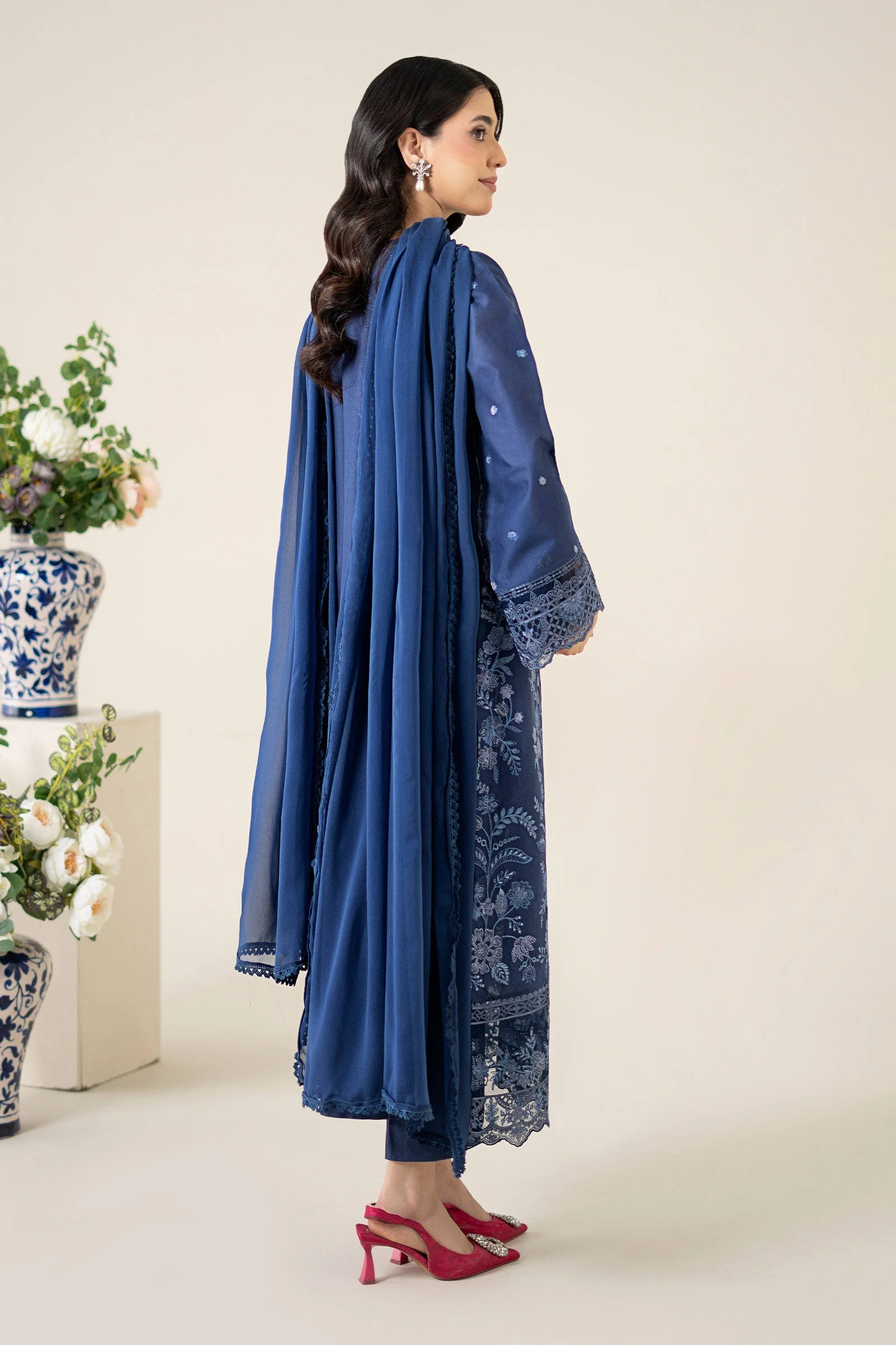 3 Piece Embroidered Lawn Suit - Image 7