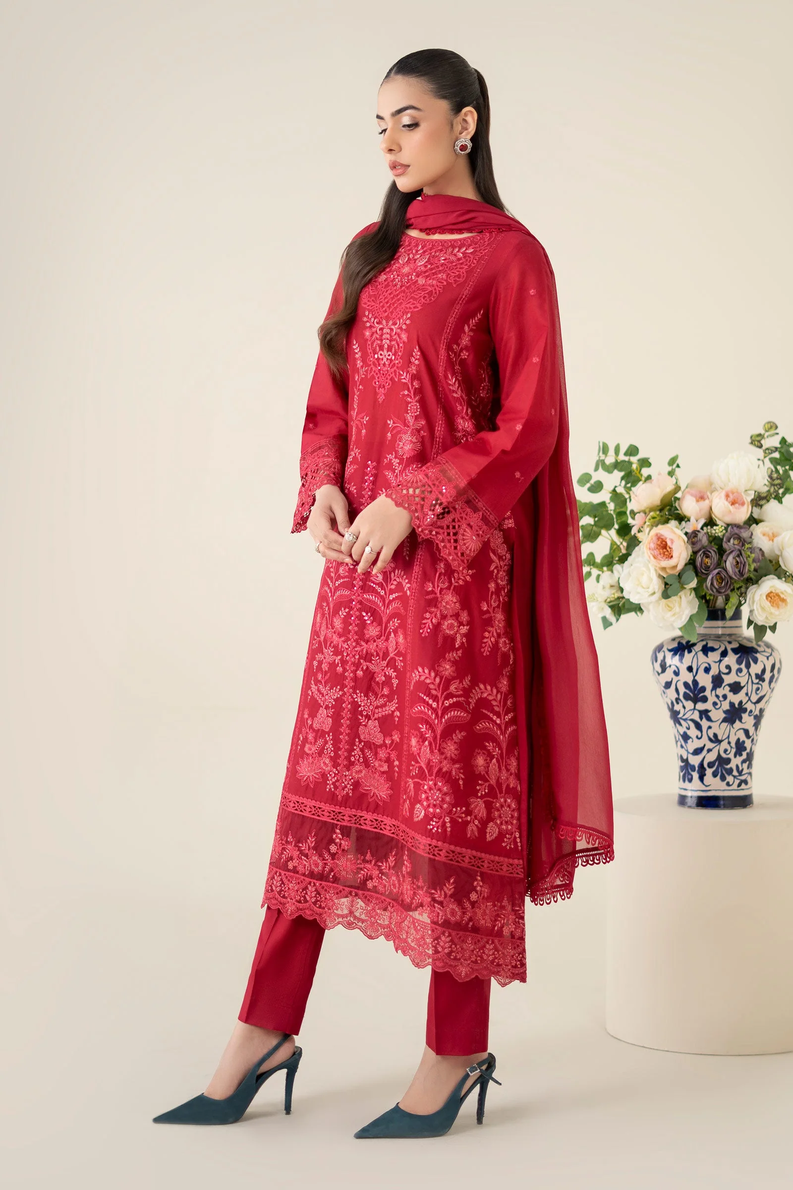 3 Piece Embroidered Lawn Suit - Image 3