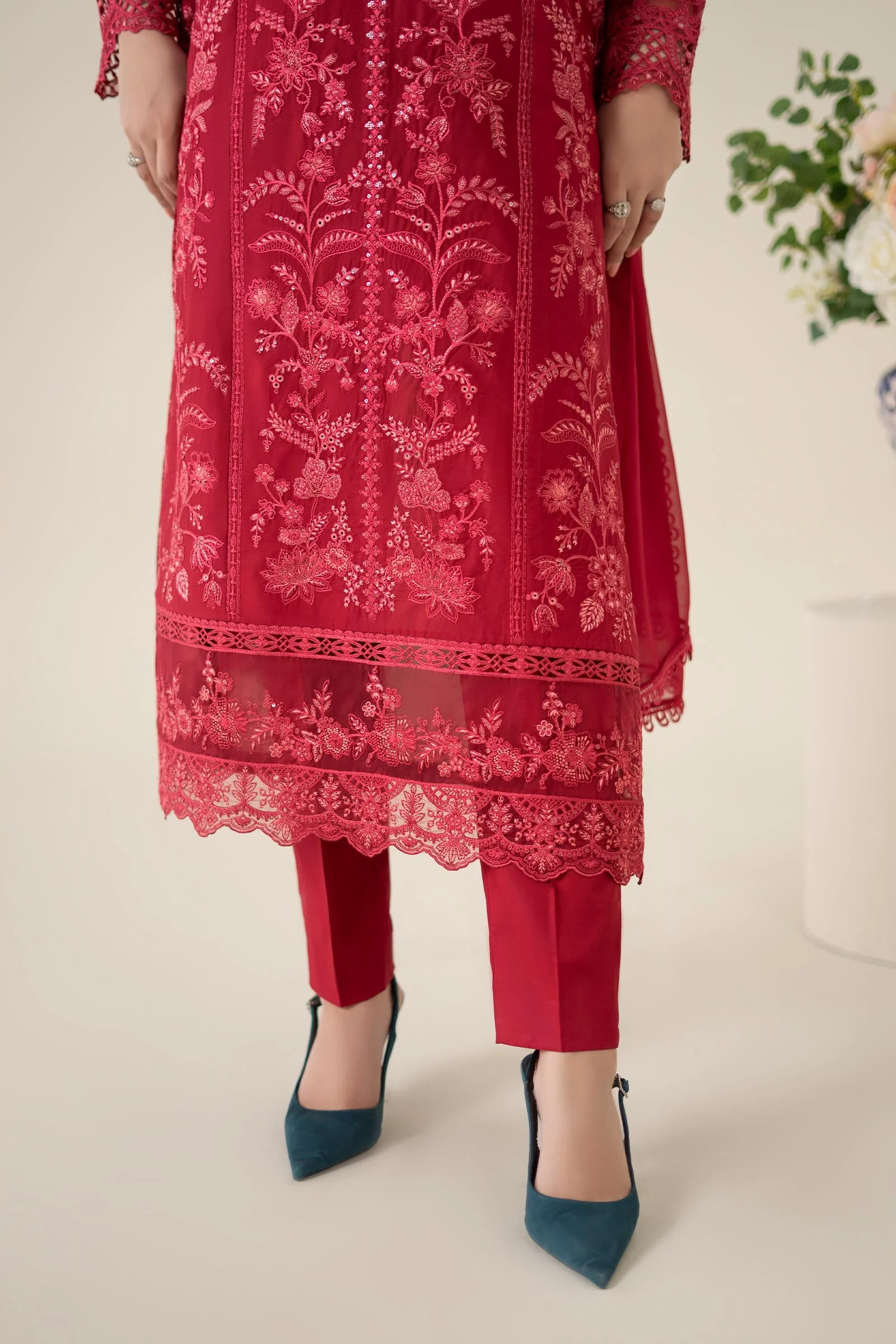 3 Piece Embroidered Lawn Suit - Image 4