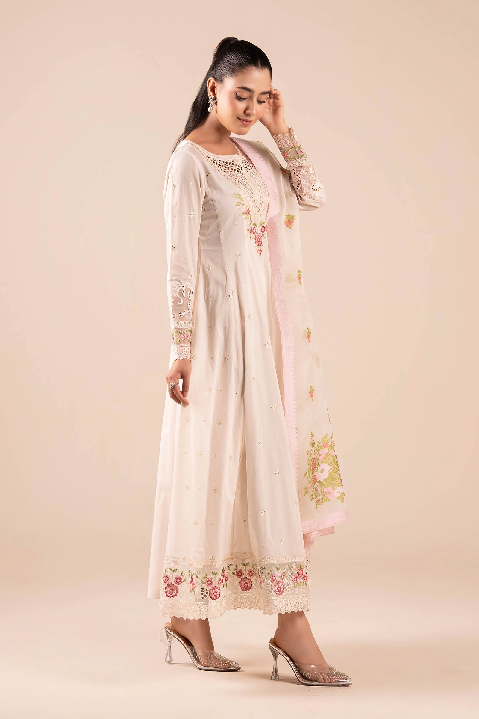 3 Piece Embroidered Lawn Suit - Image 6
