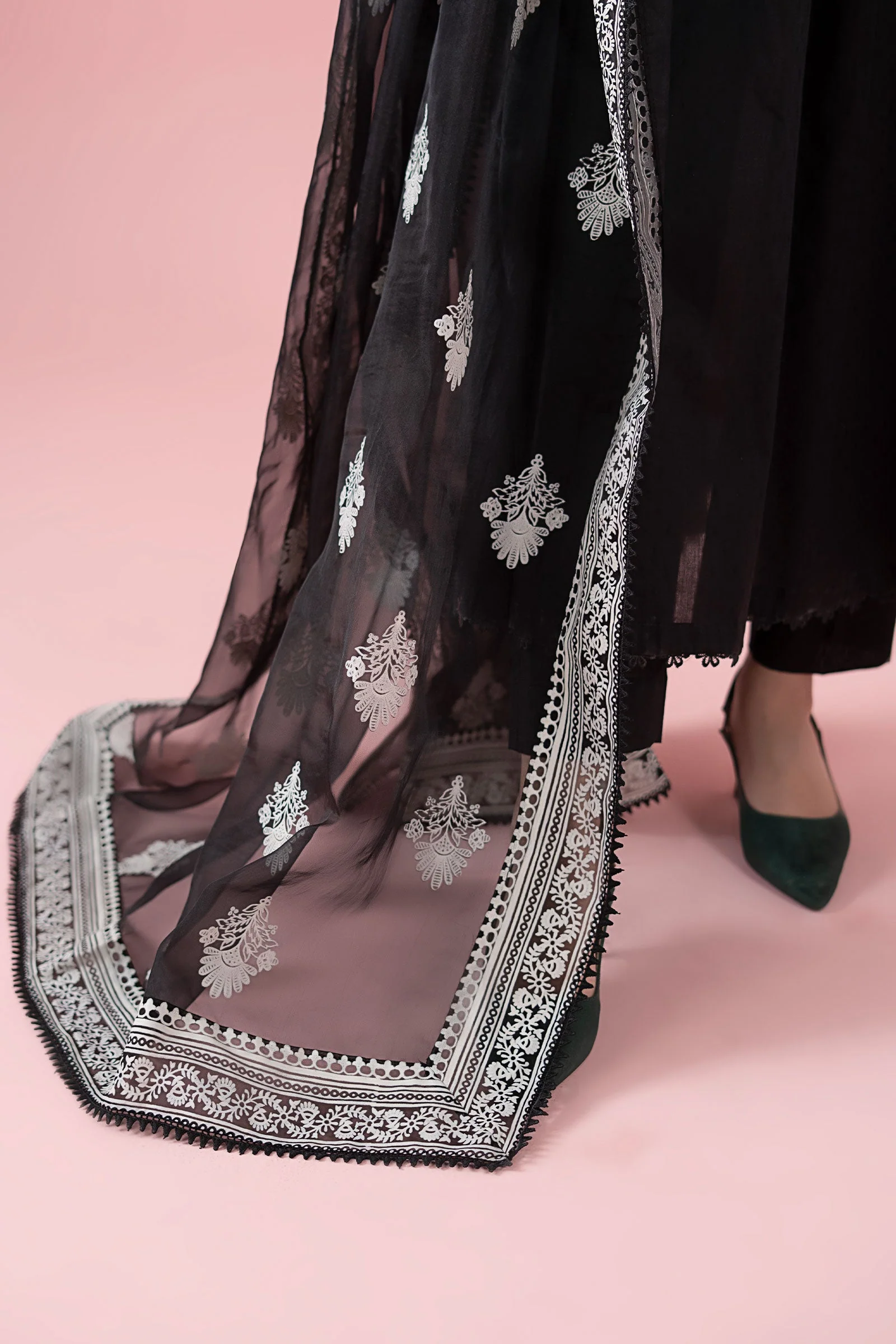 3 Piece Embroidered Lawn Suit - Image 3