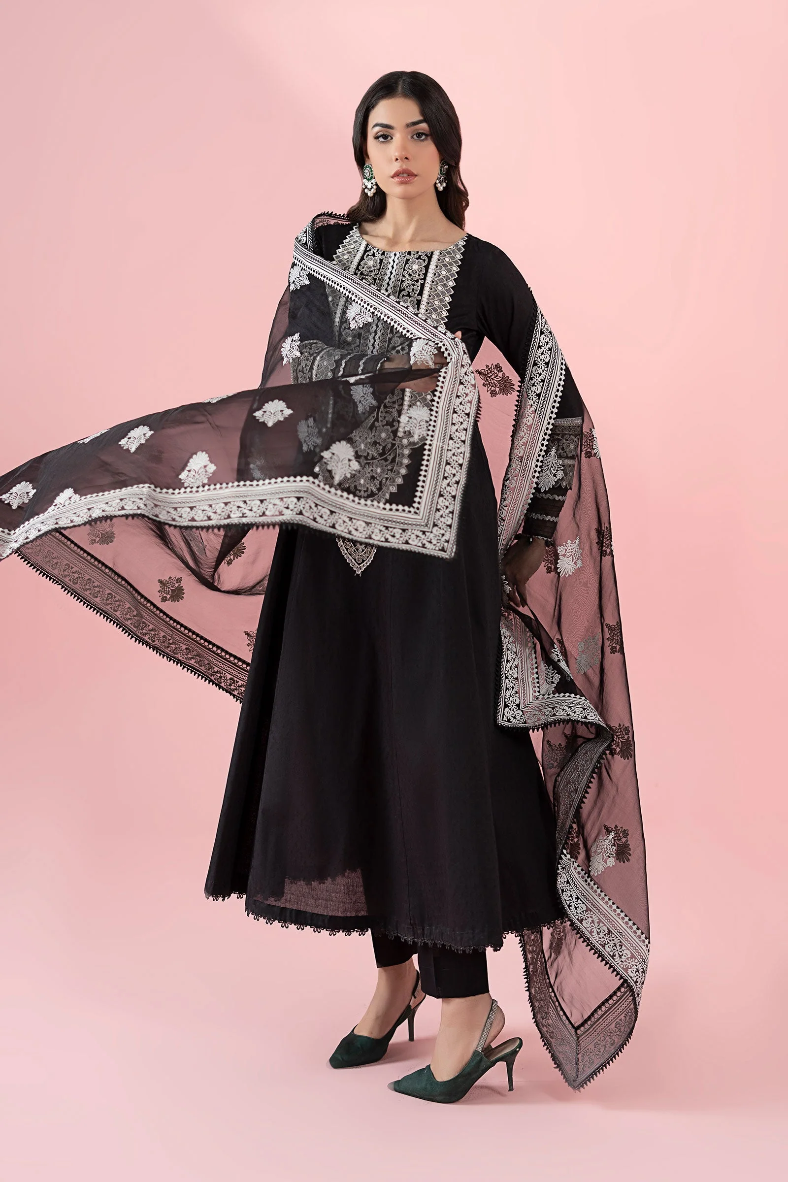 3 Piece Embroidered Lawn Suit - Image 4