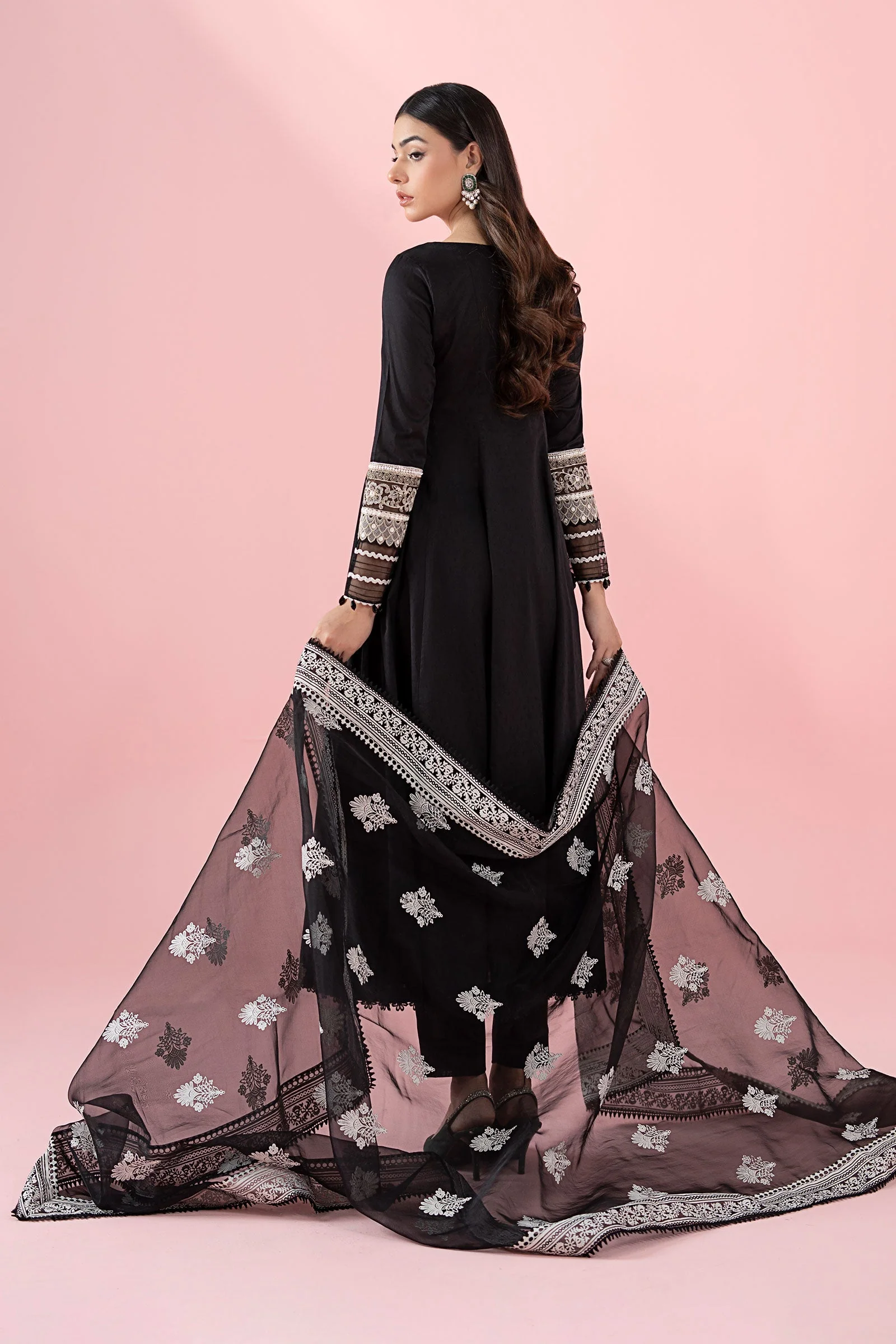 3 Piece Embroidered Lawn Suit - Image 6