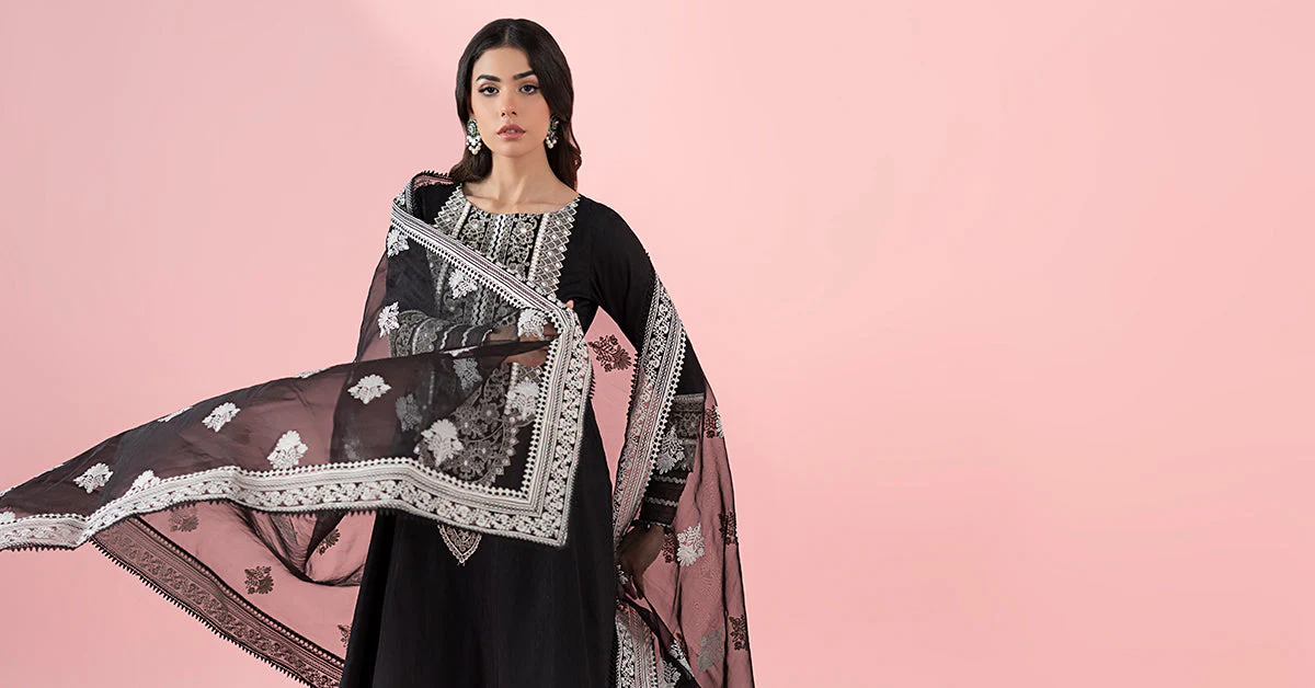 3 Piece Embroidered Lawn Suit - Image 7