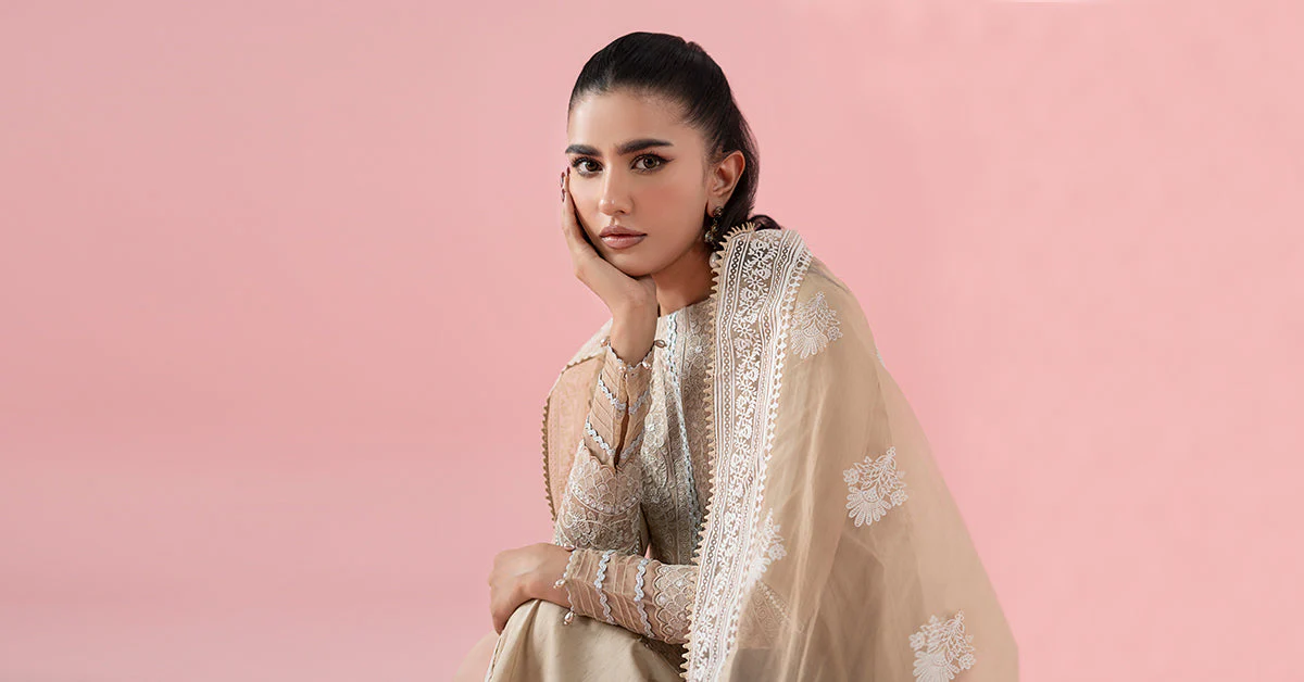 3 Piece Embroidered Lawn Suit - Image 8