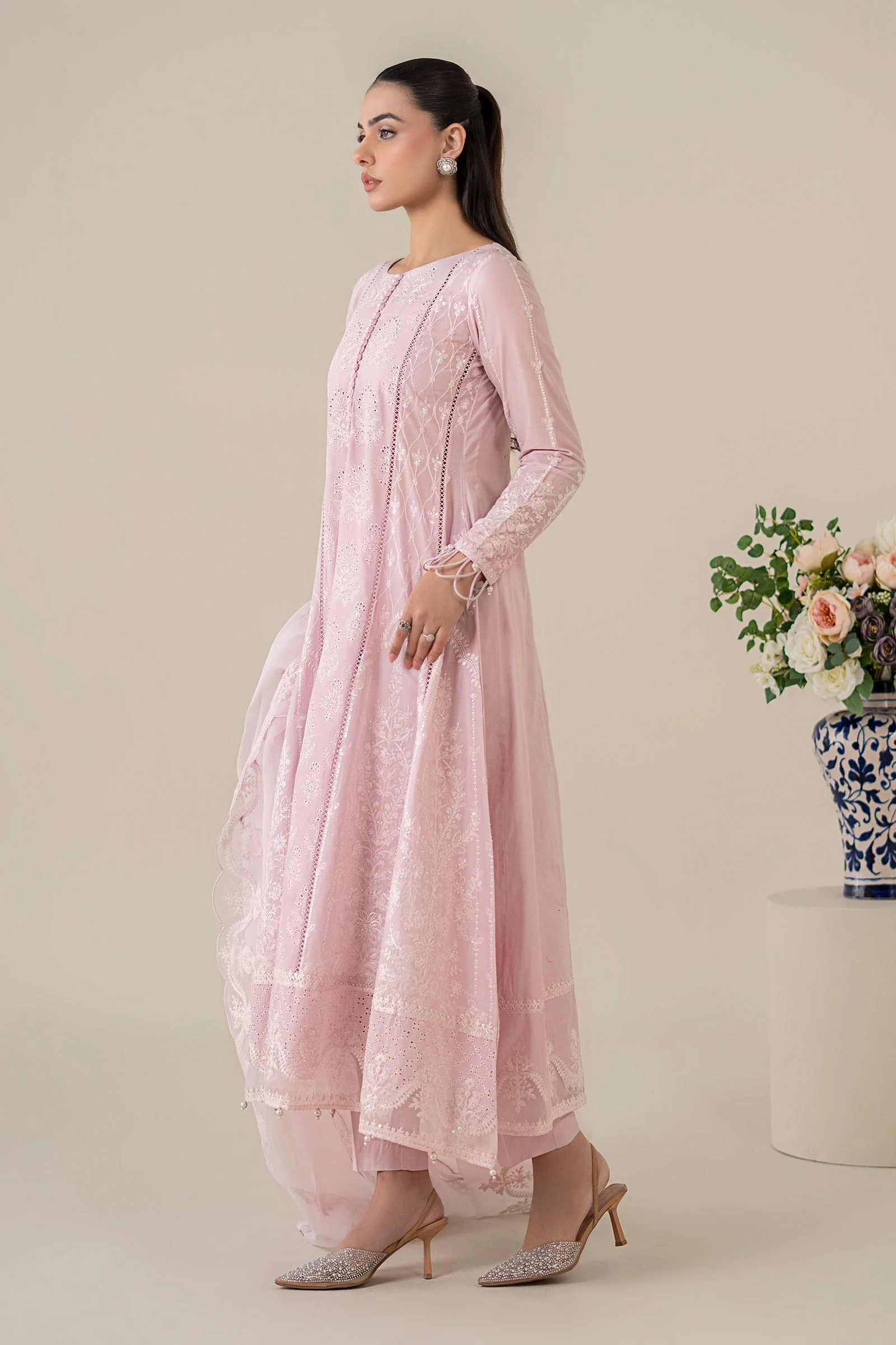 3 Piece Embroidered Lawn Suit - Image 7