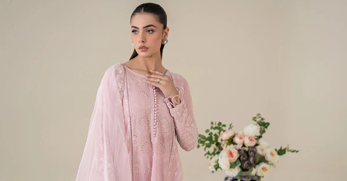 3 Piece Embroidered Lawn Suit - Image 9