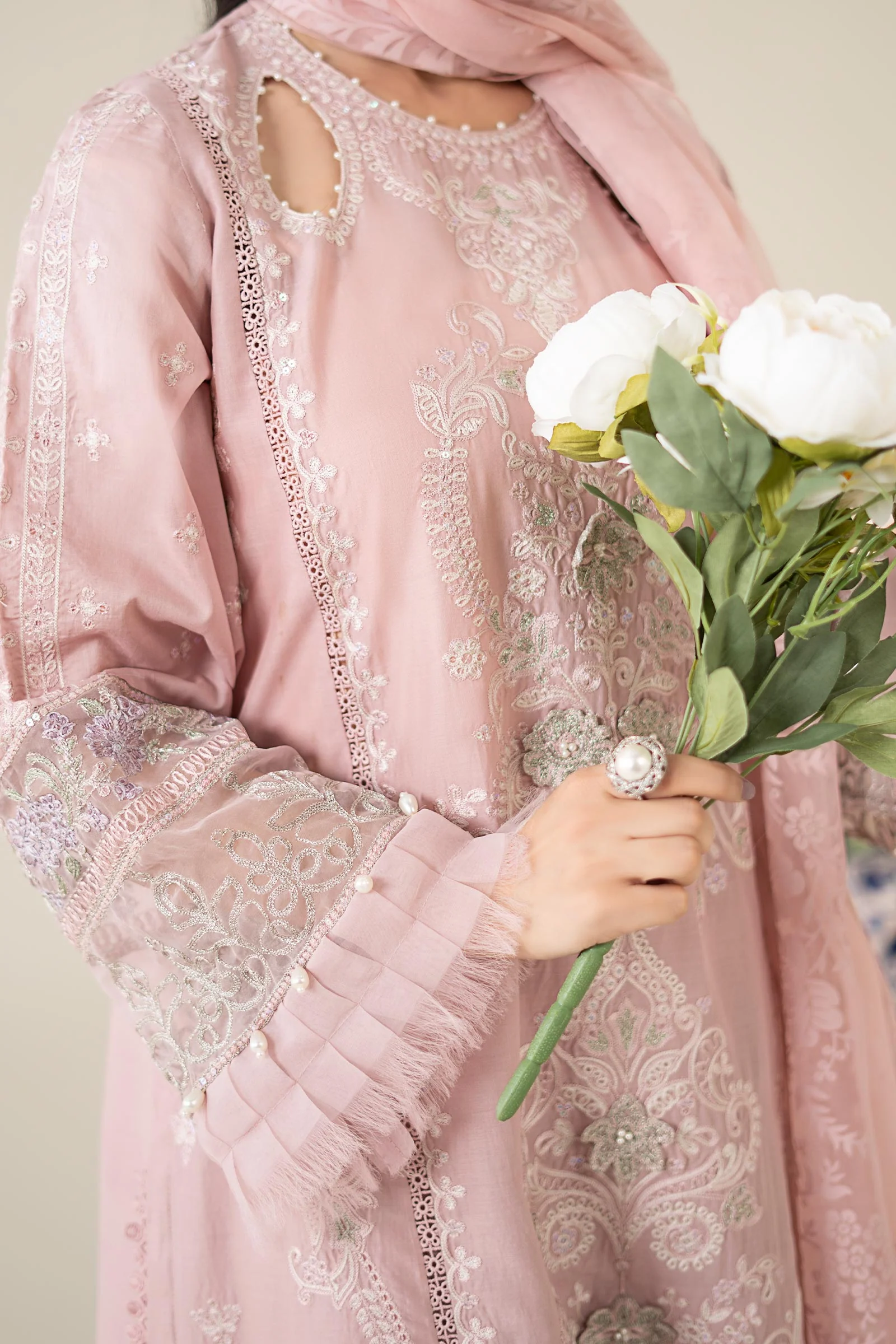 3 Piece Embroidered Lawn Suit - Image 3