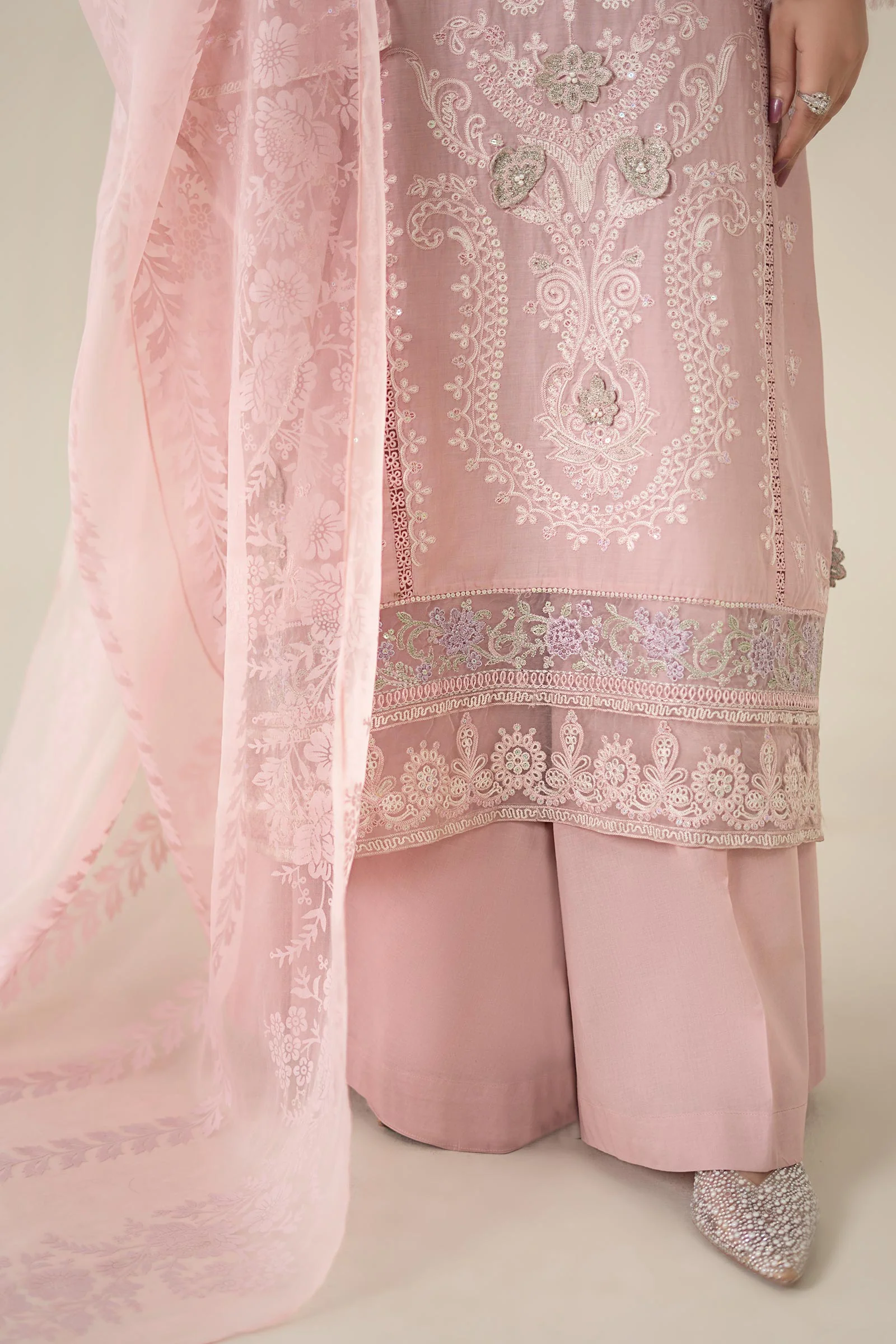 3 Piece Embroidered Lawn Suit - Image 4