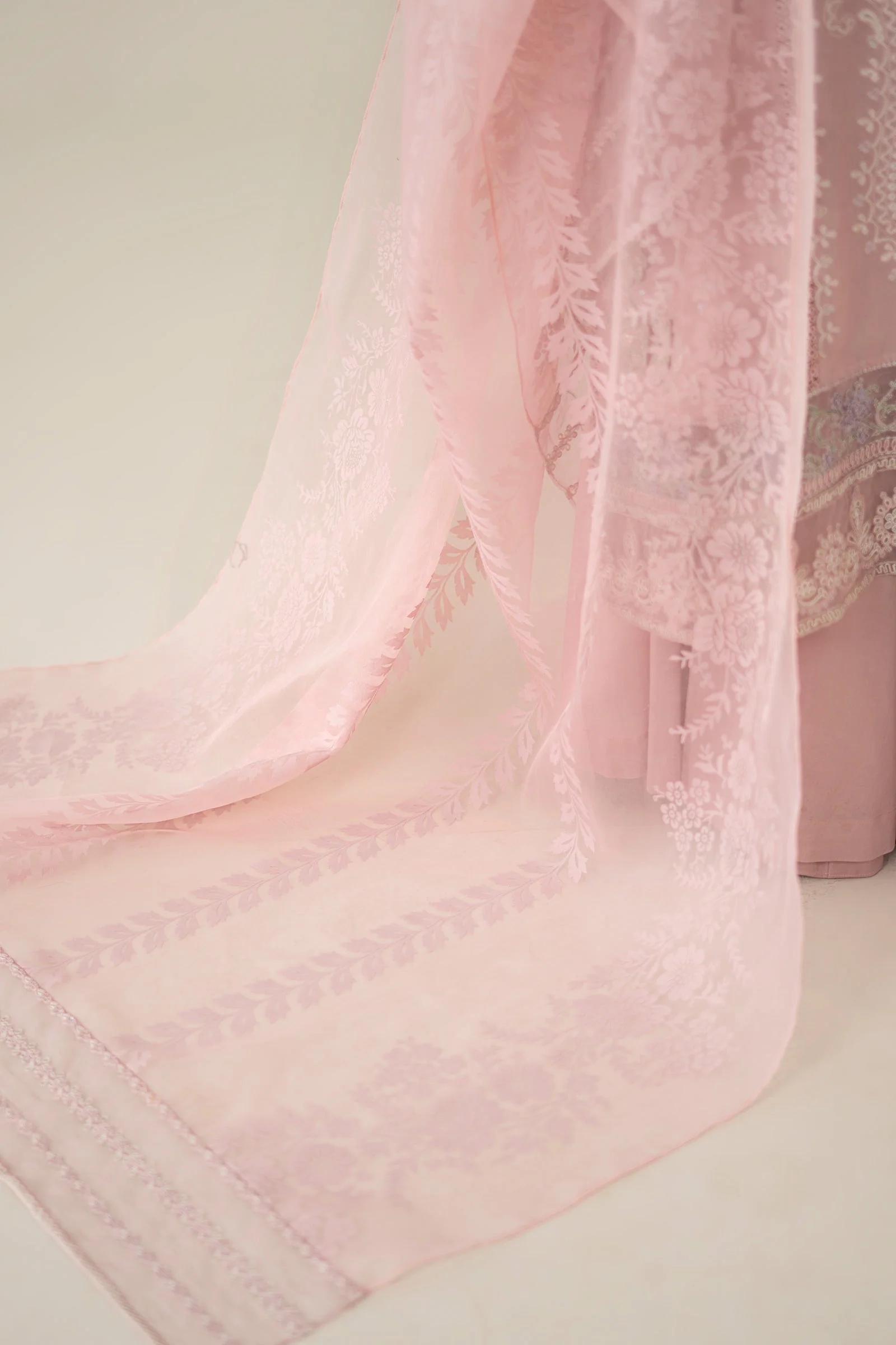 3 Piece Embroidered Lawn Suit - Image 5