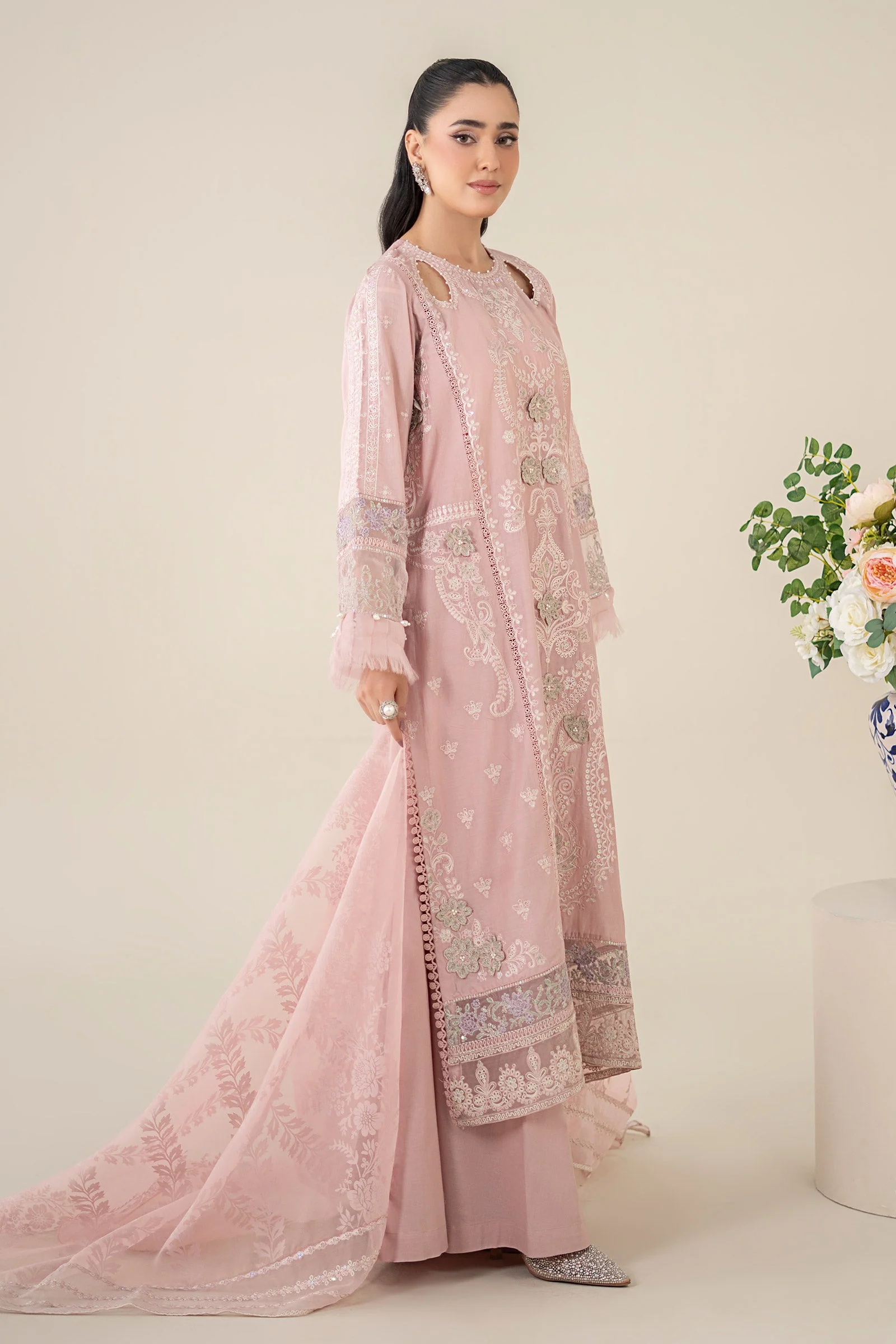 3 Piece Embroidered Lawn Suit - Image 6