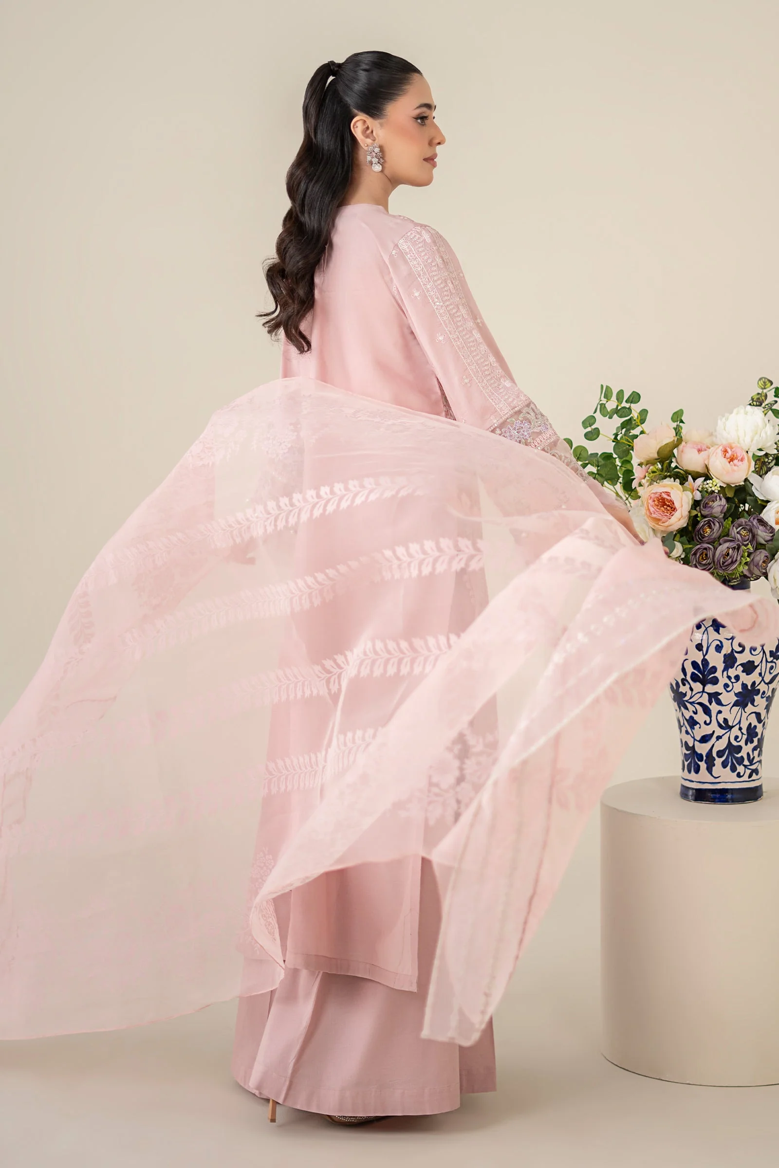 3 Piece Embroidered Lawn Suit - Image 7
