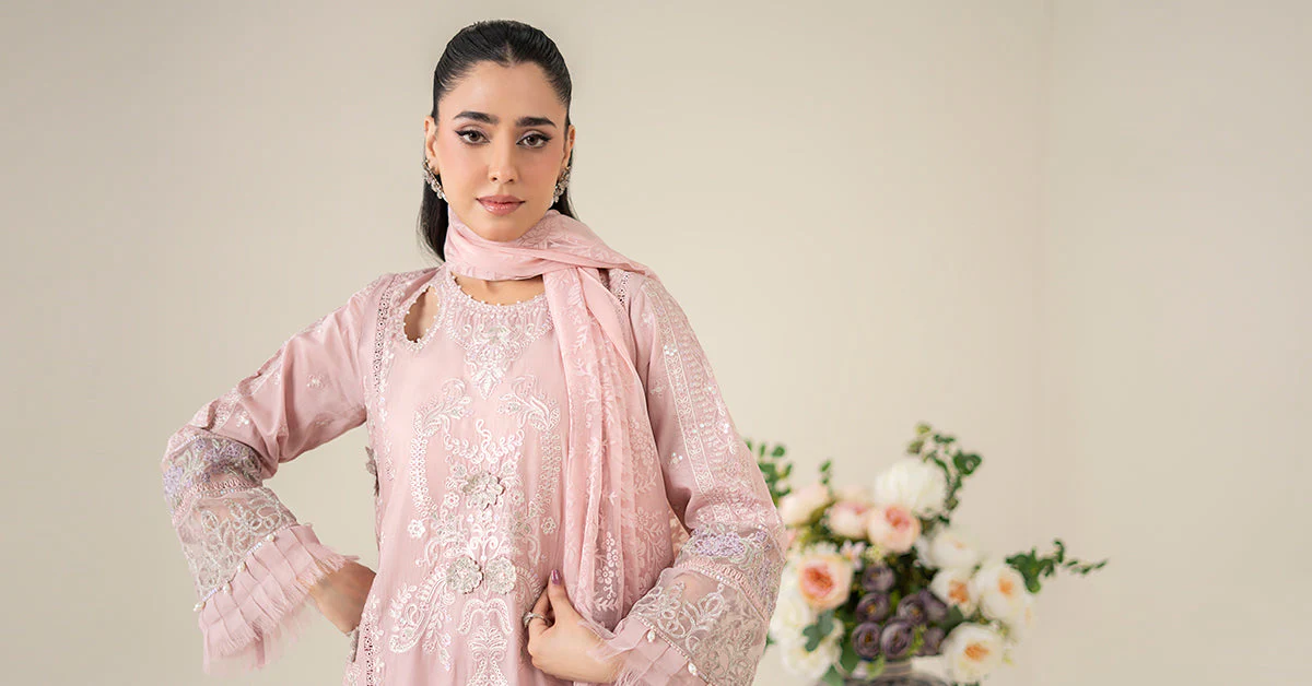 3 Piece Embroidered Lawn Suit - Image 8