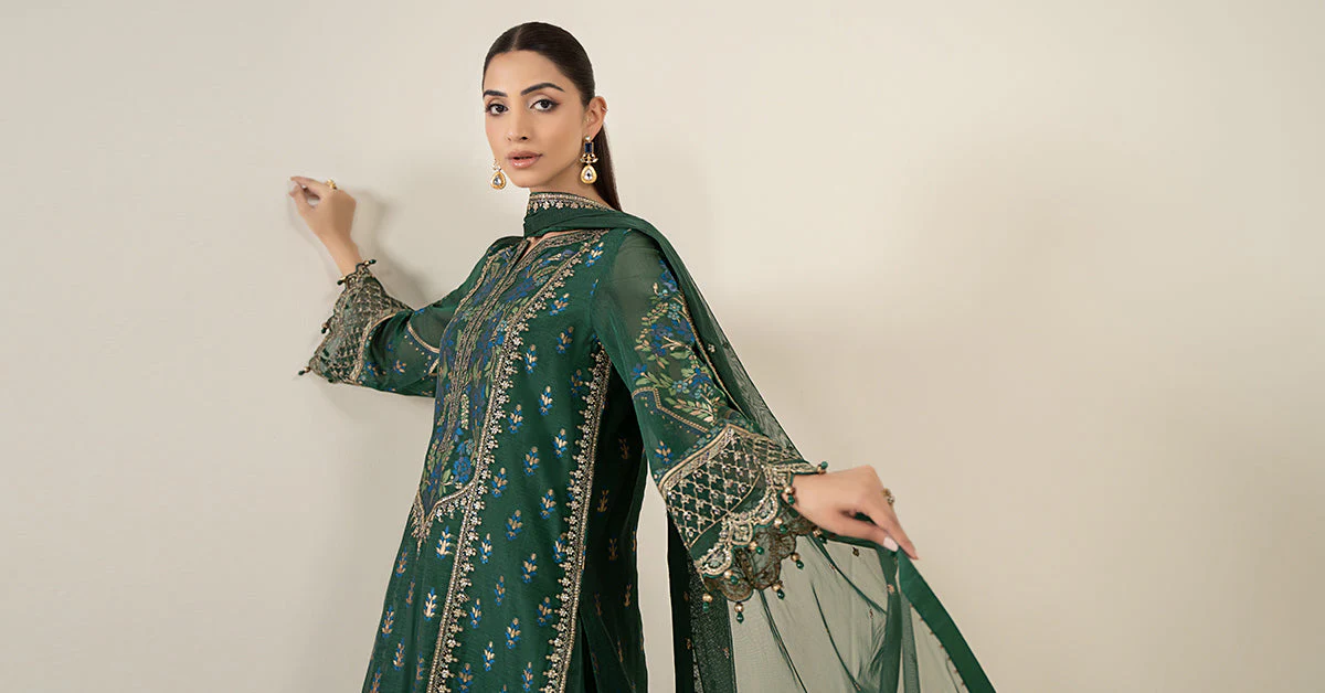 3 Piece Embroidered Jacquard Suit - Image 10