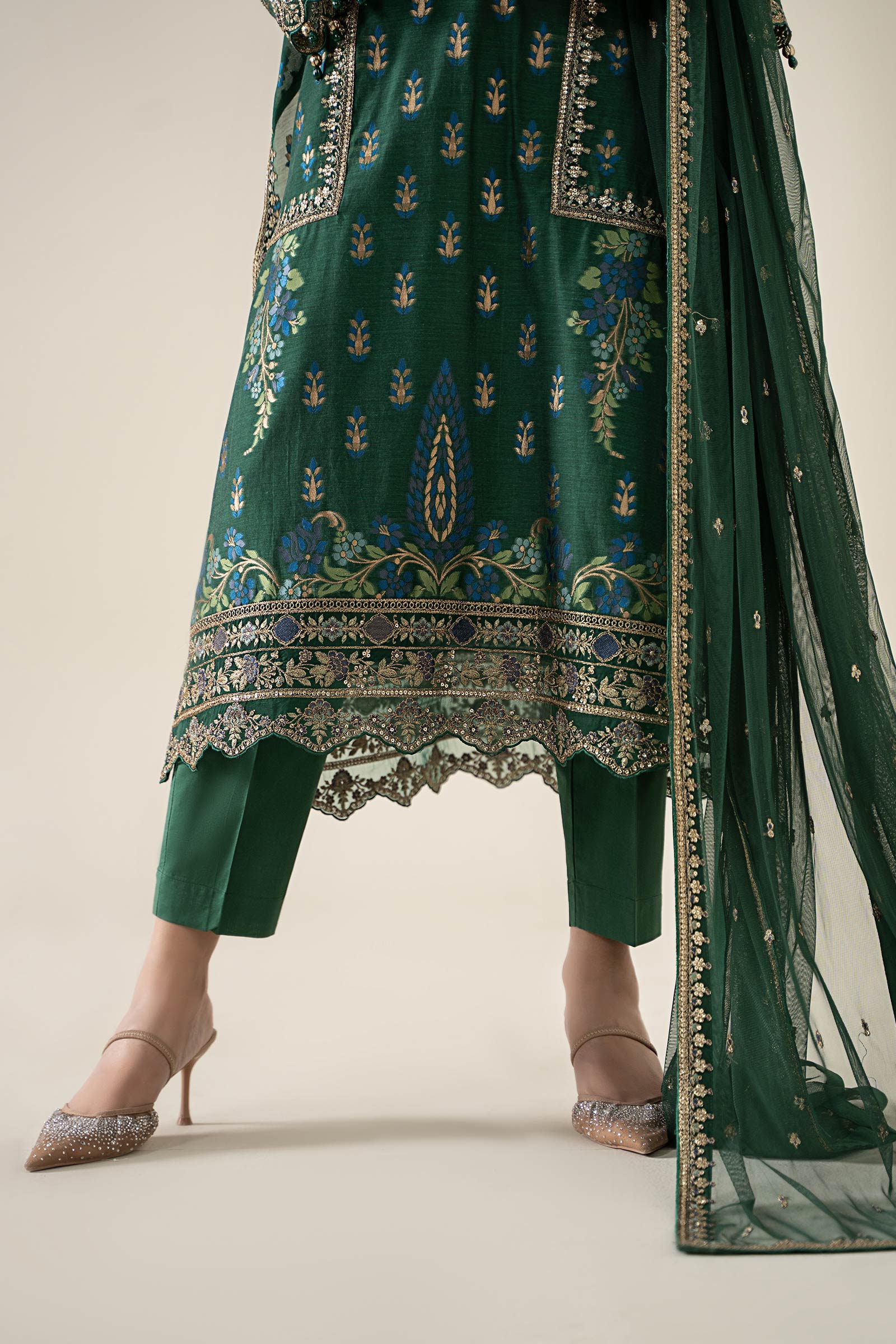 3 Piece Embroidered Jacquard Suit - Image 6