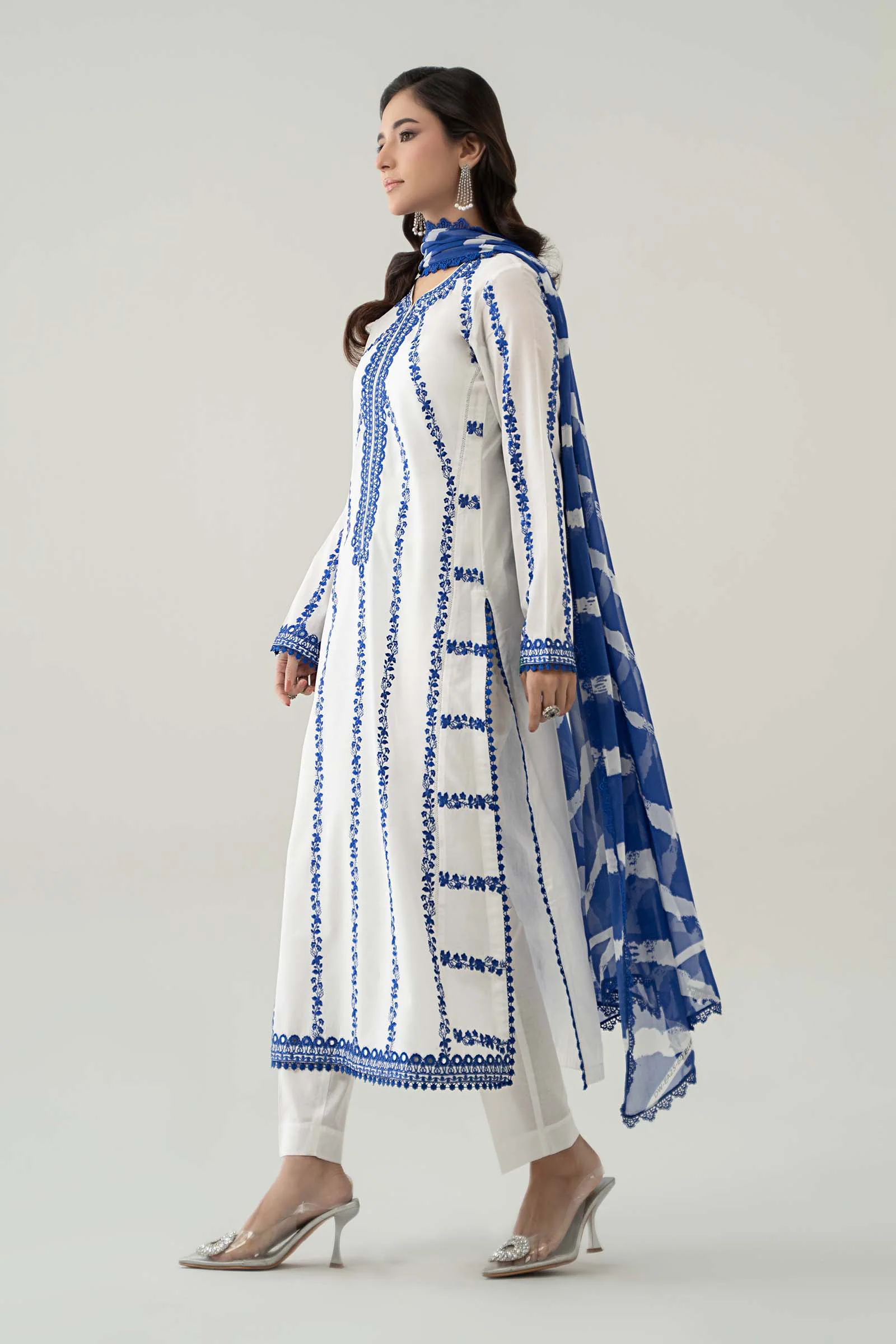3 Piece Embroidered Lawn Suit - Image 6