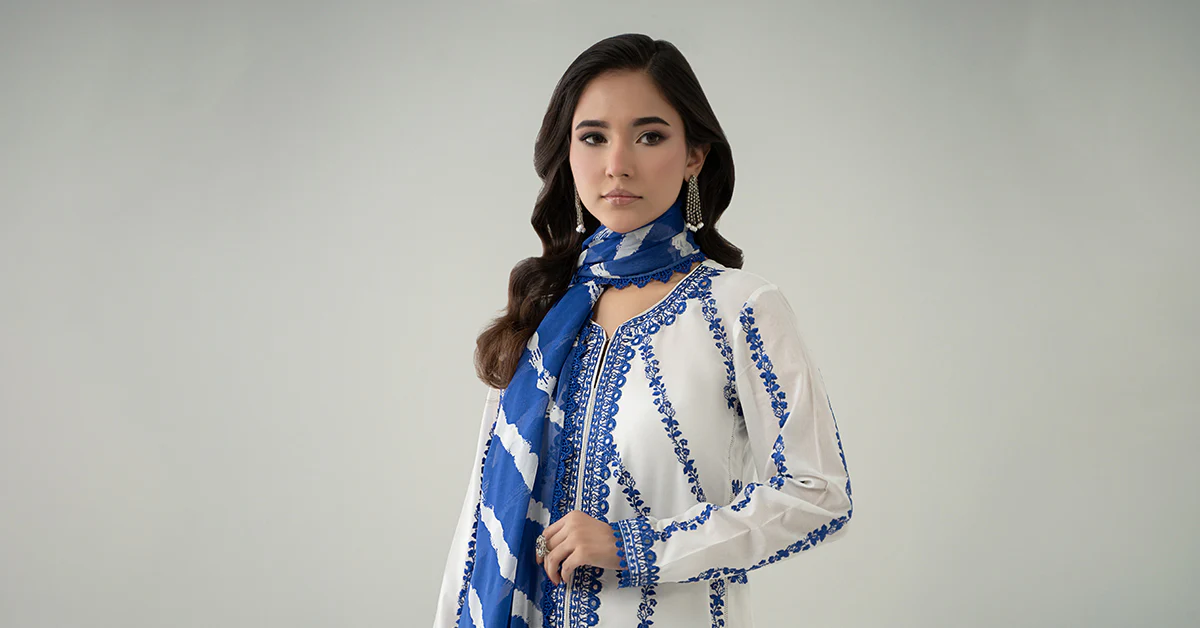3 Piece Embroidered Lawn Suit - Image 8