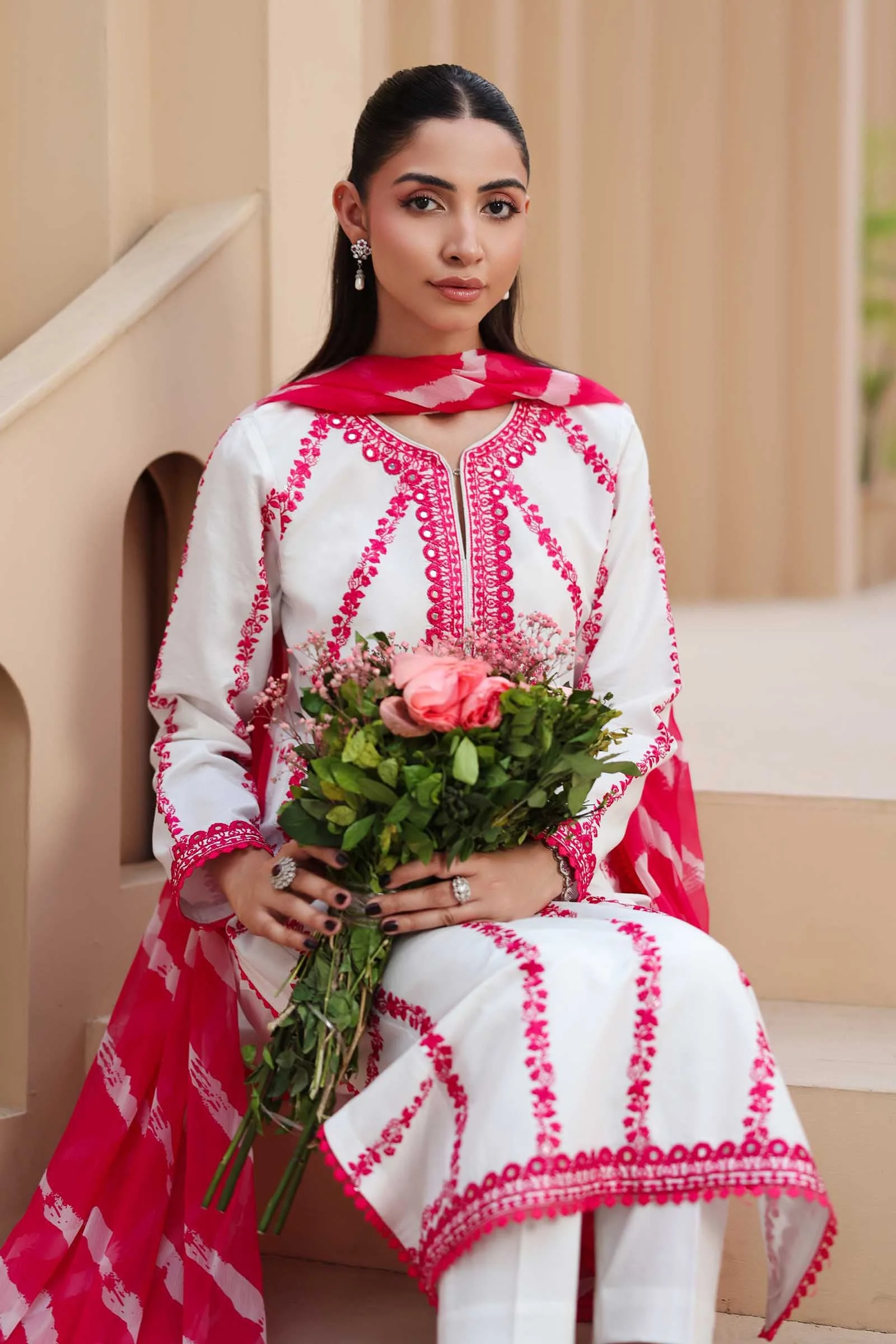 3 Piece Embroidered Lawn Suit - Image 2