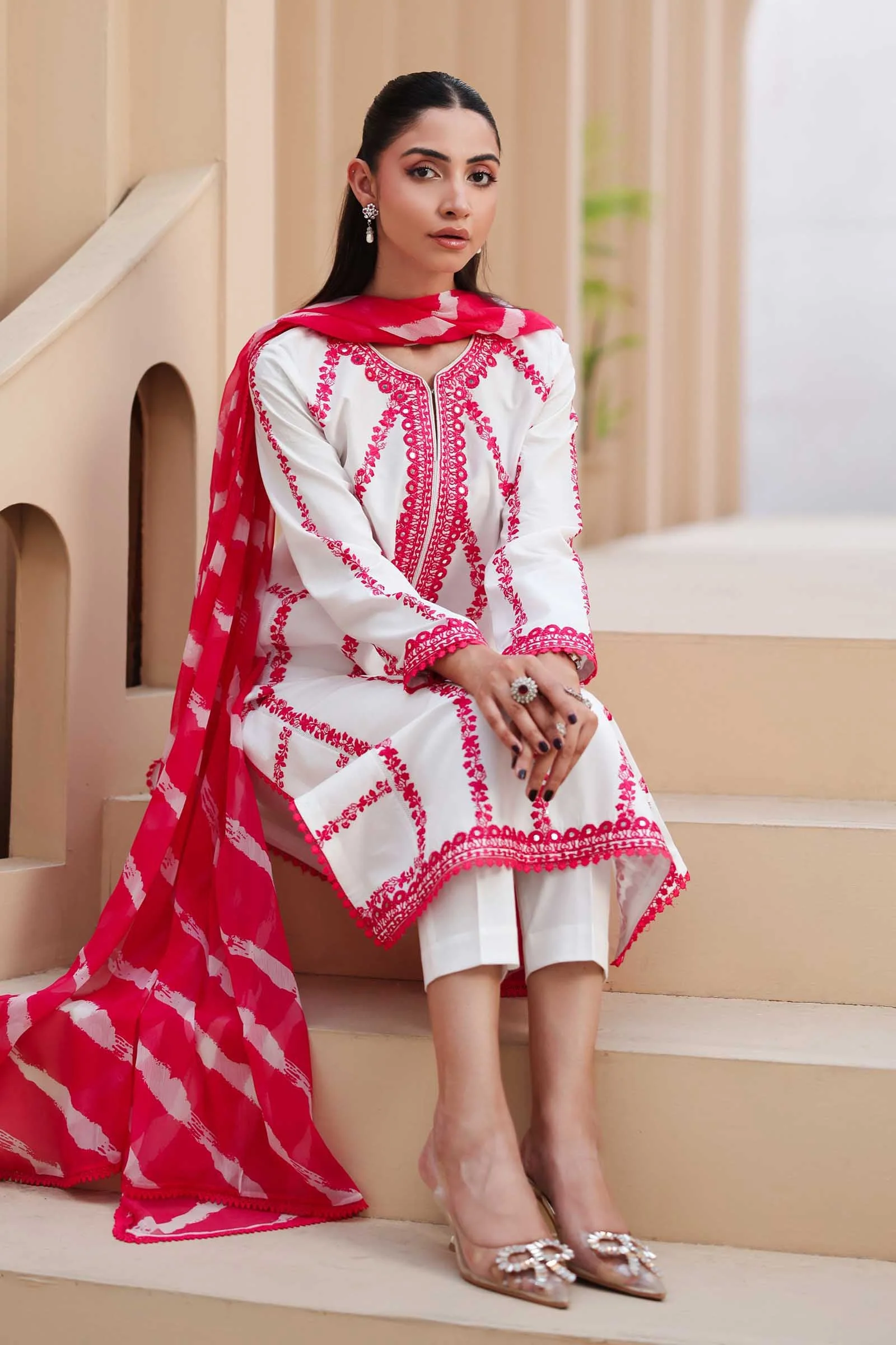 3 Piece Embroidered Lawn Suit - Image 3