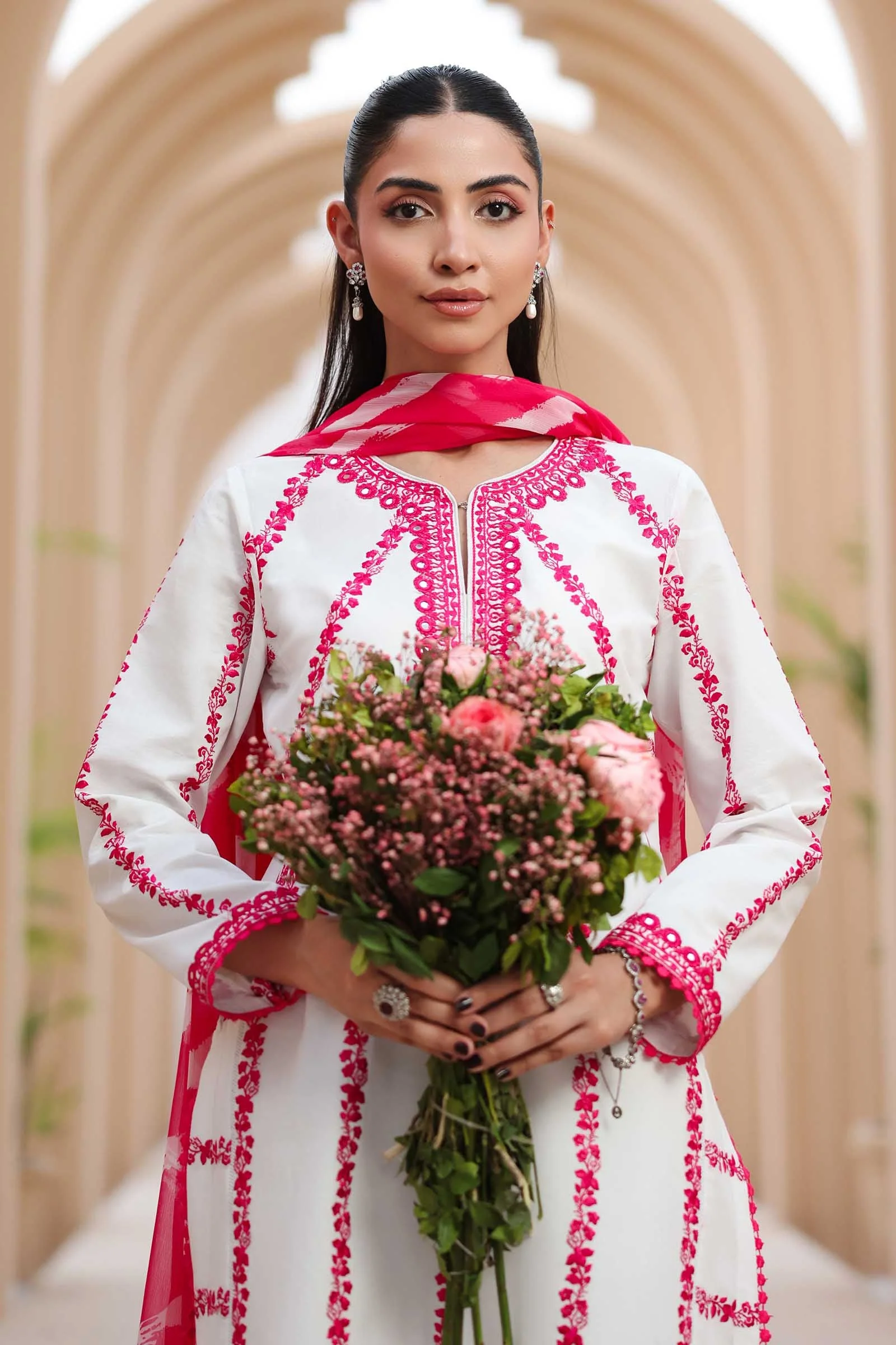3 Piece Embroidered Lawn Suit - Image 4