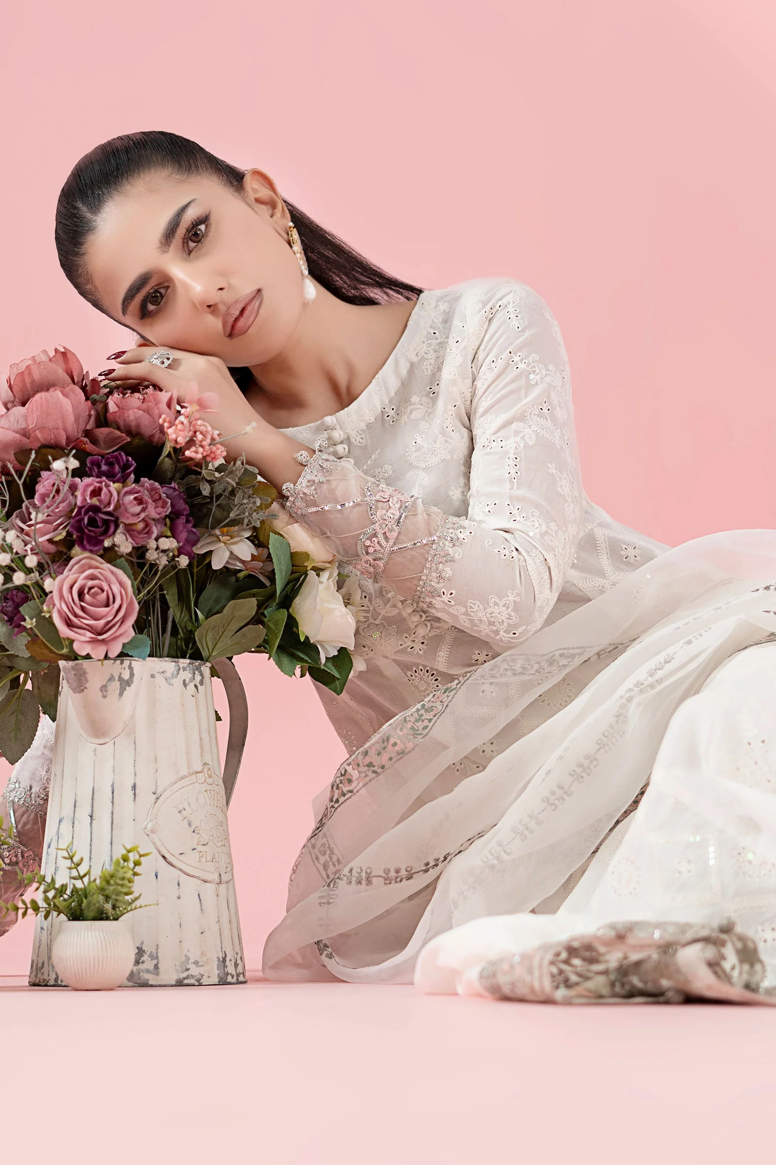3 Piece Embroidered Lawn Suit - Image 3