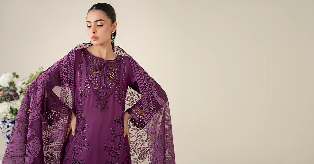 3 Piece Embroidered Lawn Suit - Image 10