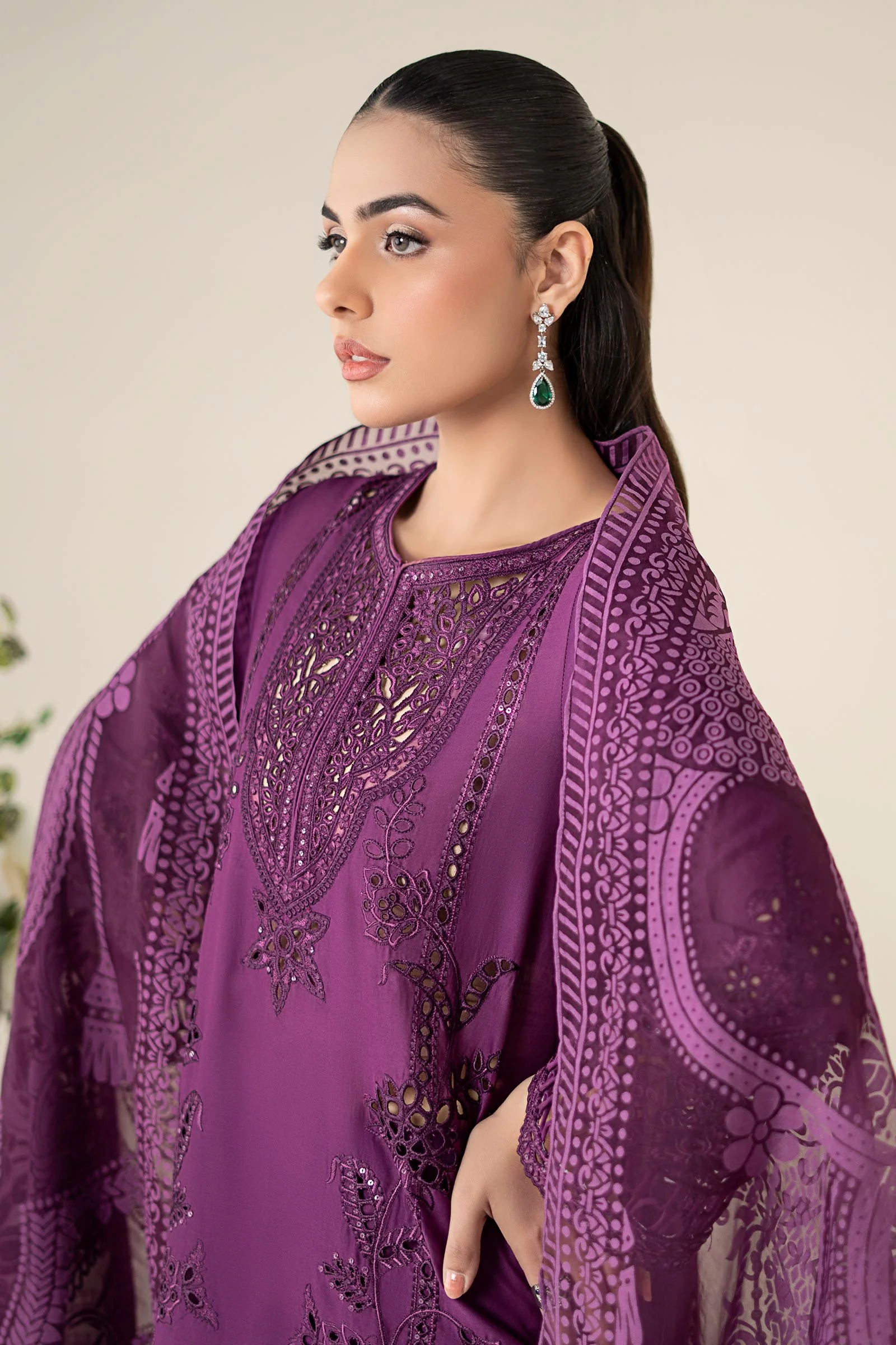 3 Piece Embroidered Lawn Suit - Image 2