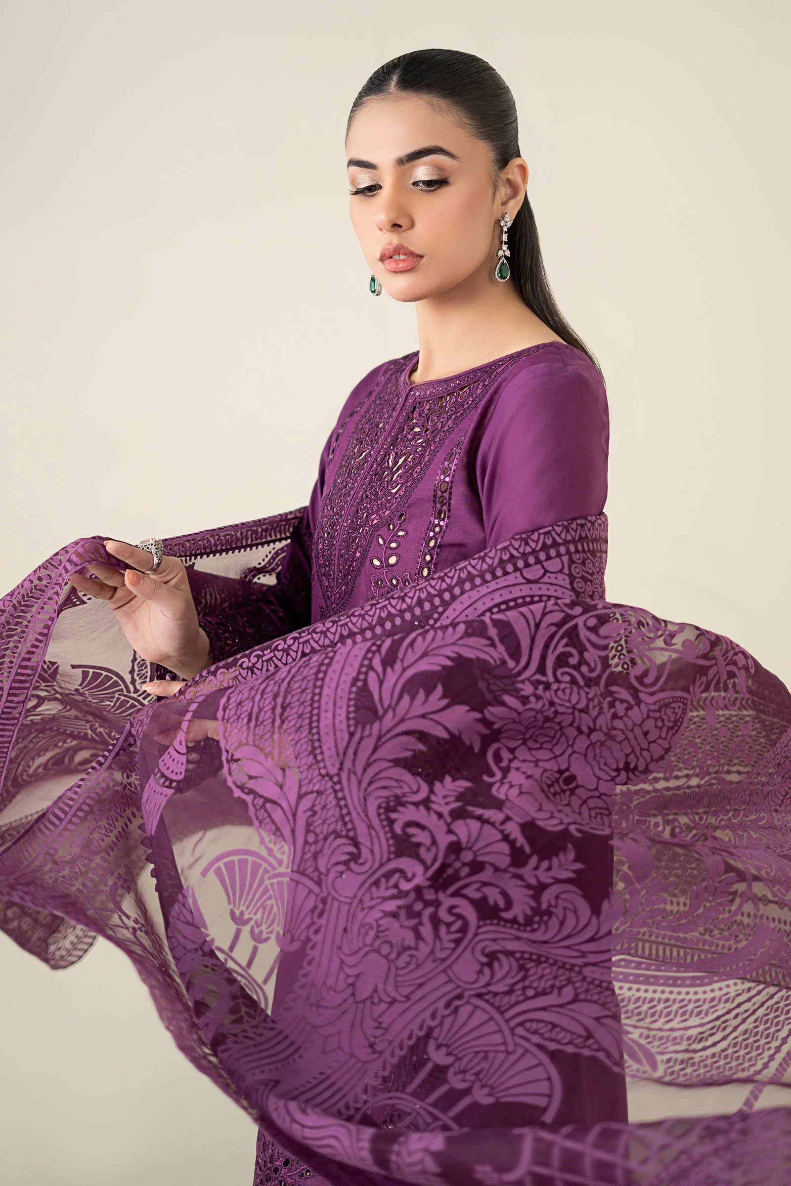 3 Piece Embroidered Lawn Suit - Image 3