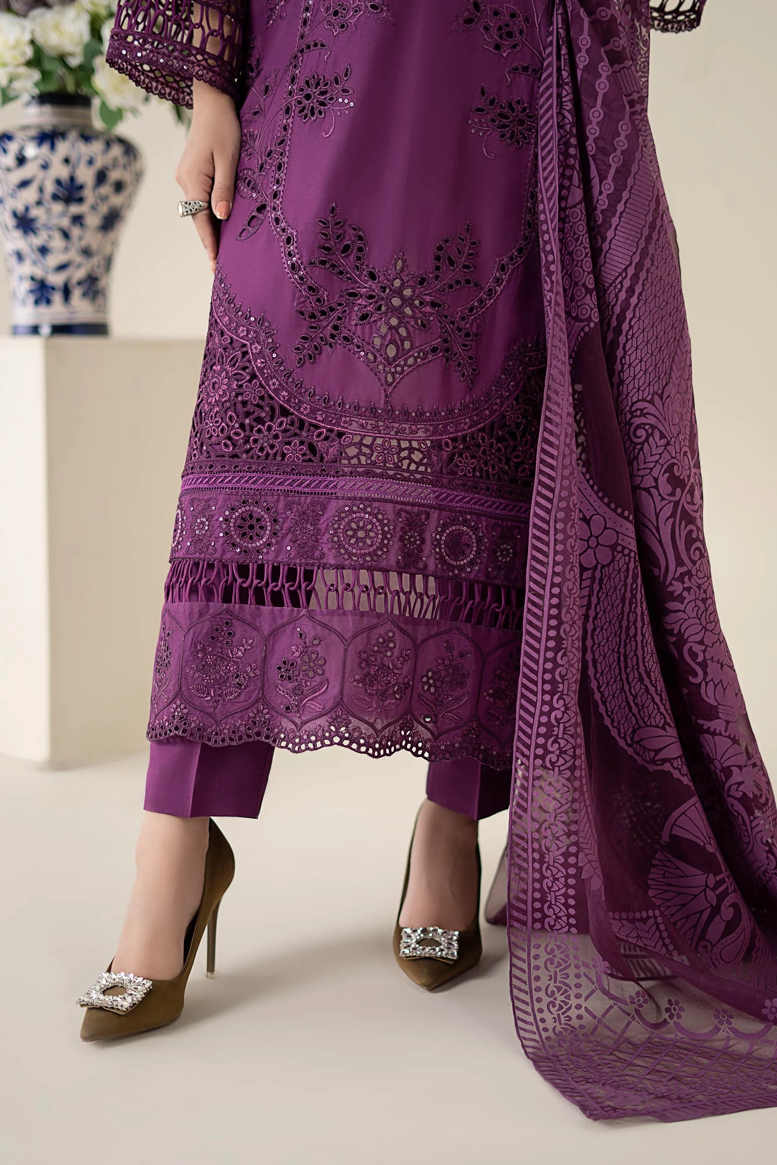 3 Piece Embroidered Lawn Suit - Image 5