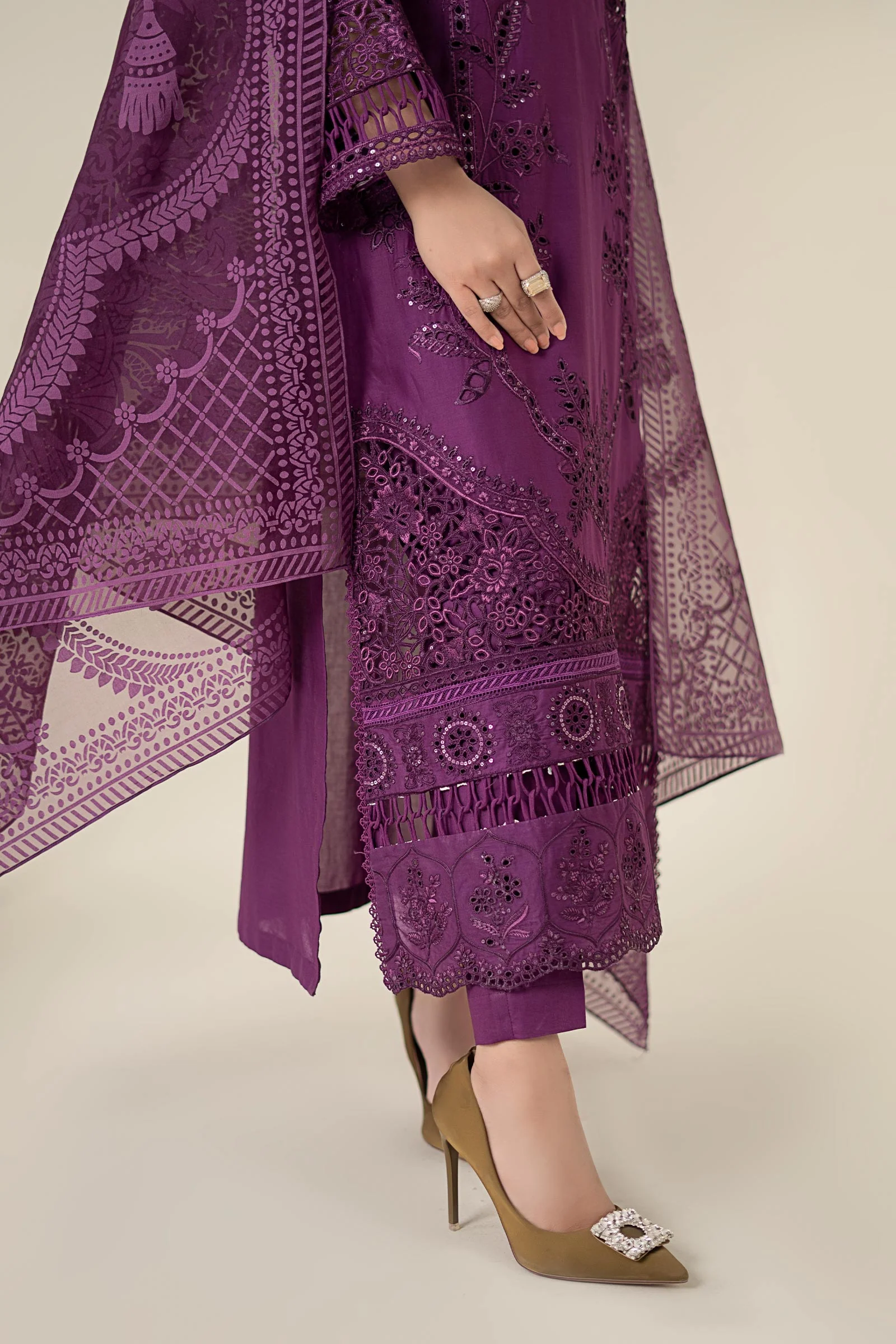 3 Piece Embroidered Lawn Suit - Image 7