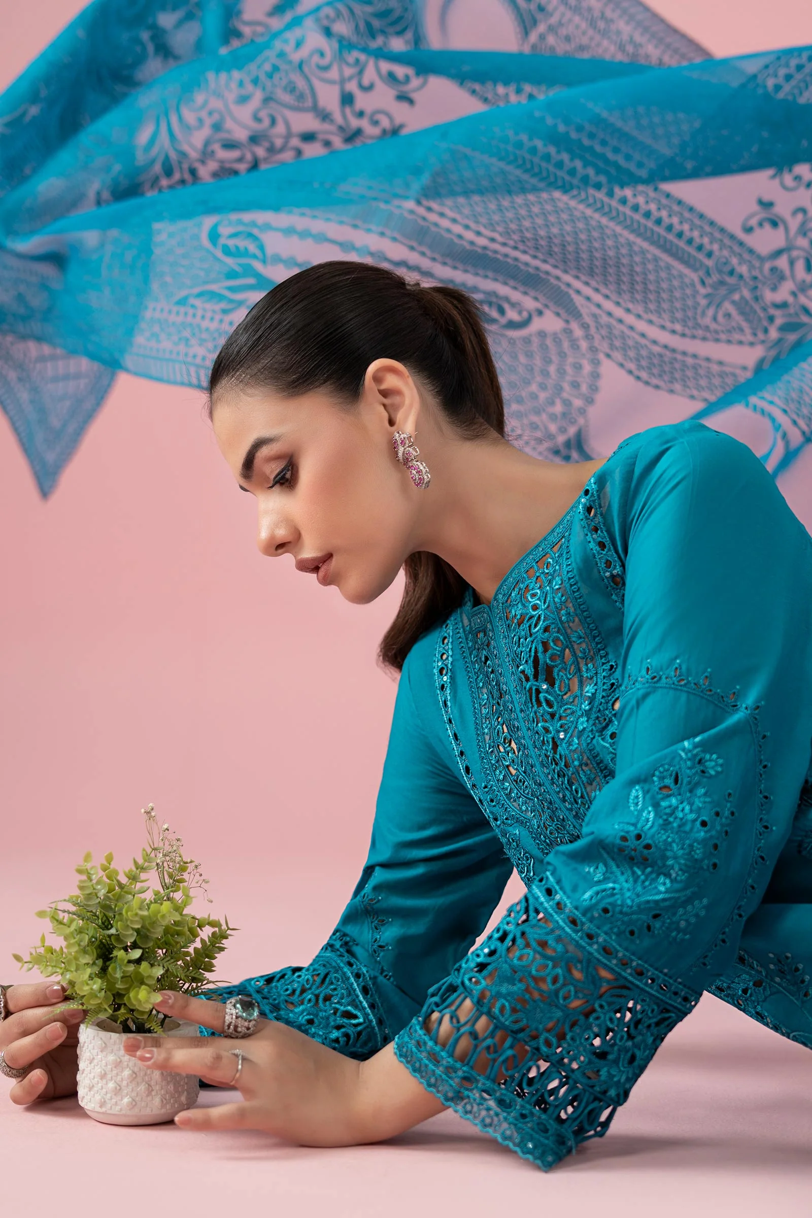 3 Piece Embroidered Lawn Suit - Image 3