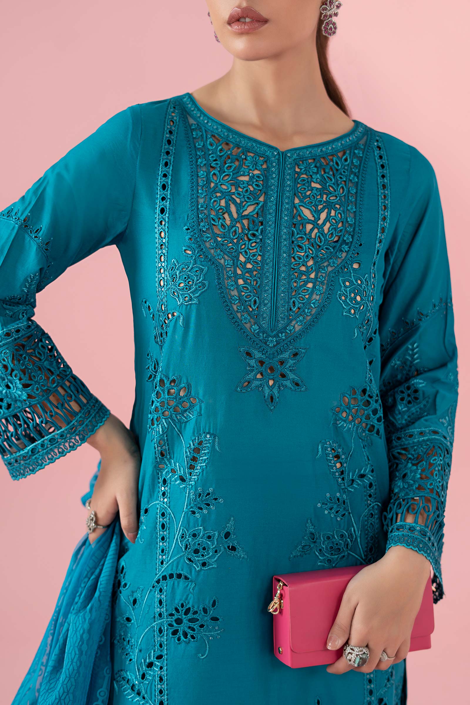 3 Piece Embroidered Lawn Suit - Image 4