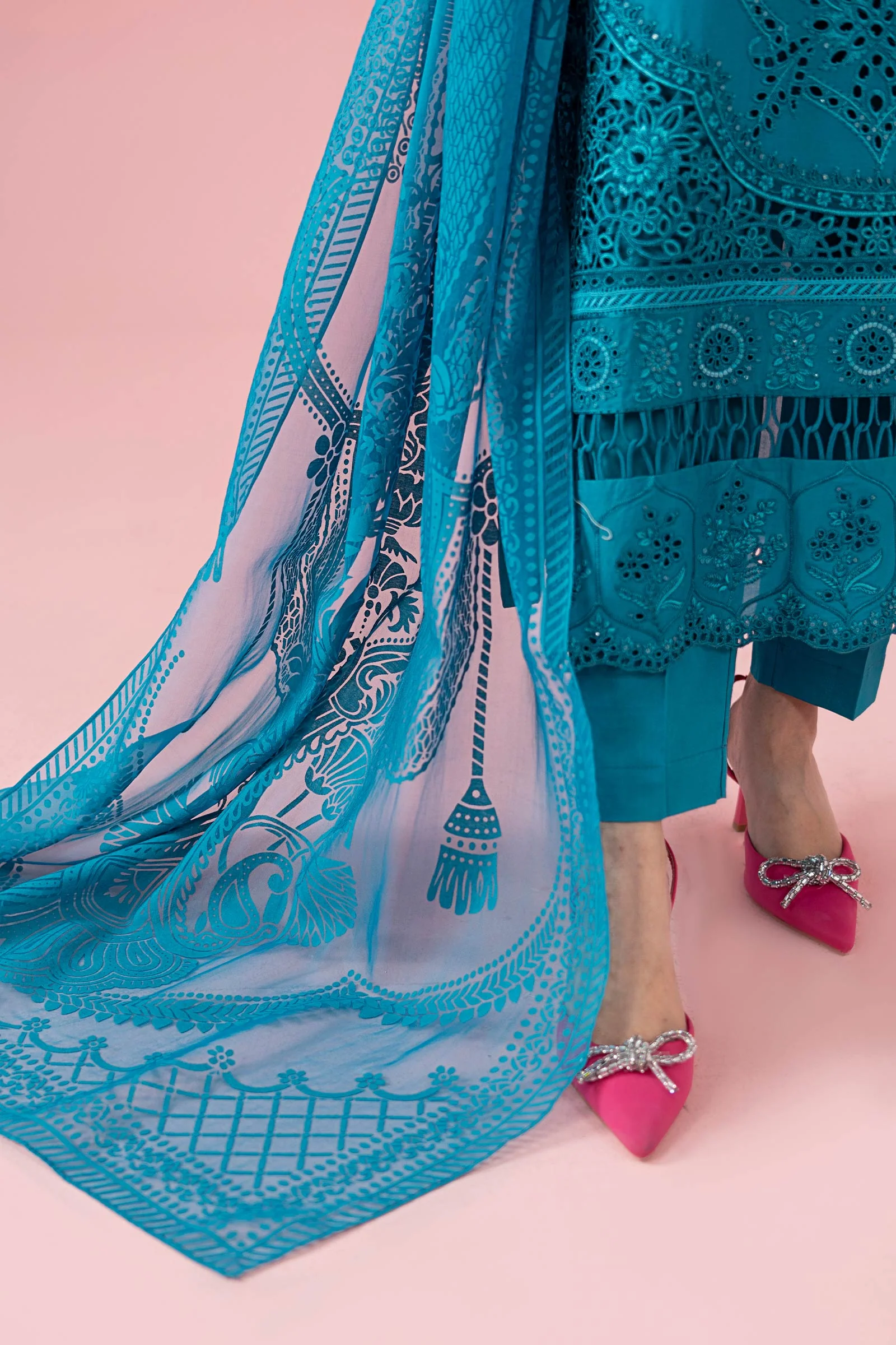 3 Piece Embroidered Lawn Suit - Image 7
