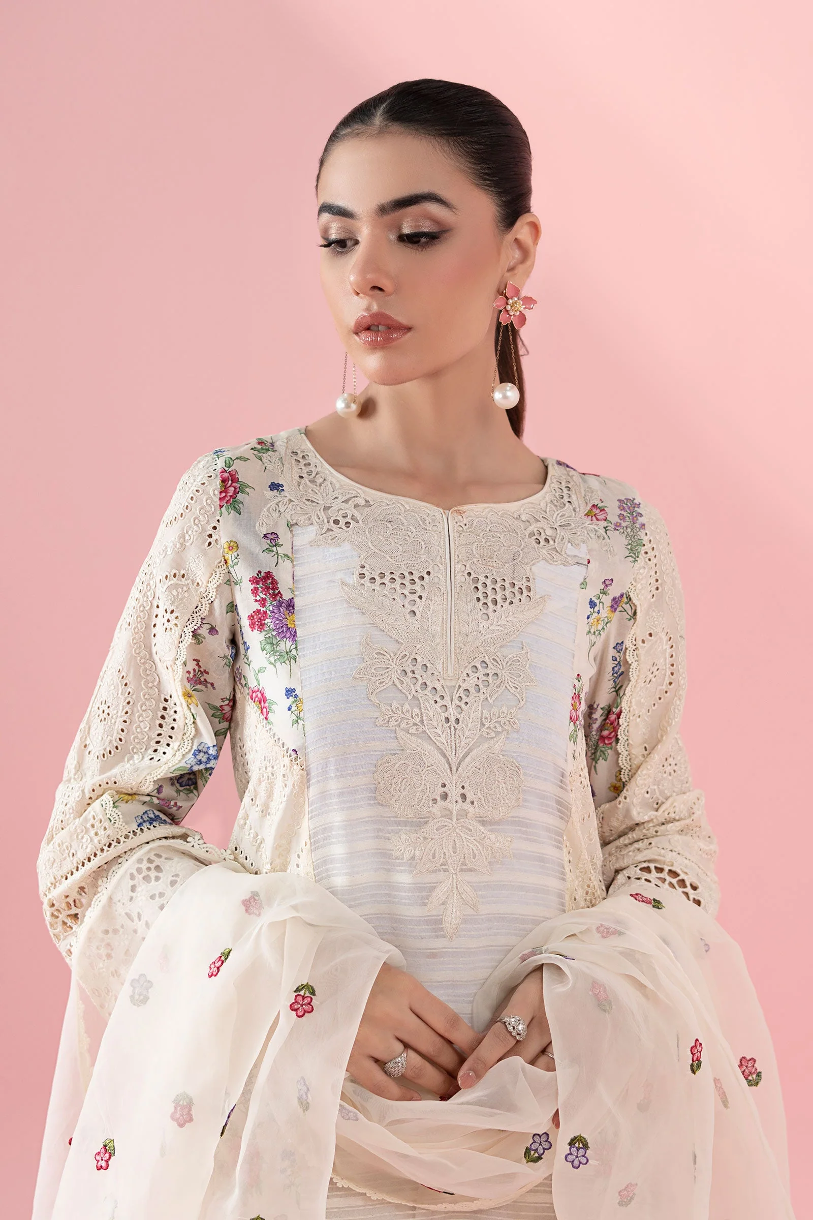 3 Piece Embroidered Lawn Suit - Image 2
