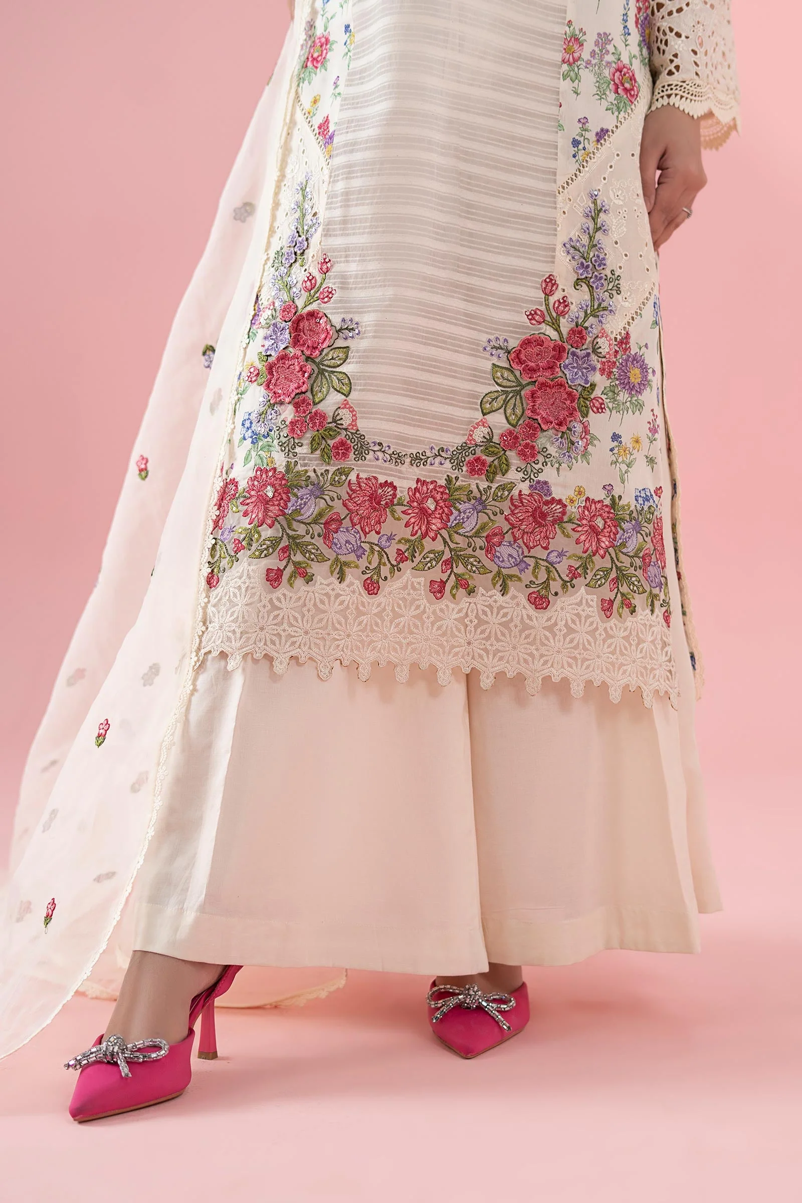3 Piece Embroidered Lawn Suit - Image 4
