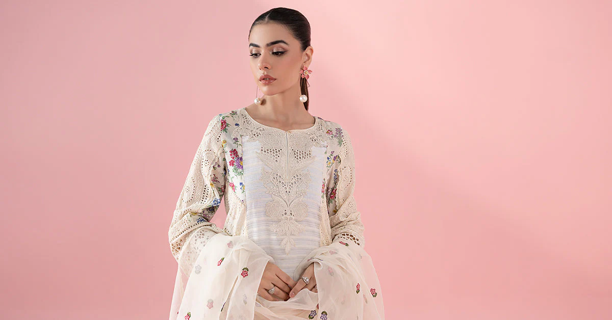 3 Piece Embroidered Lawn Suit - Image 9