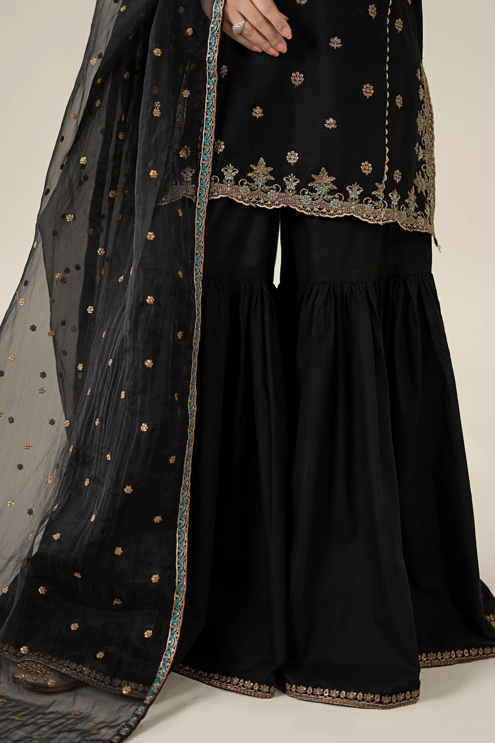 3 Piece Embroidered Lawn Suit - Image 3