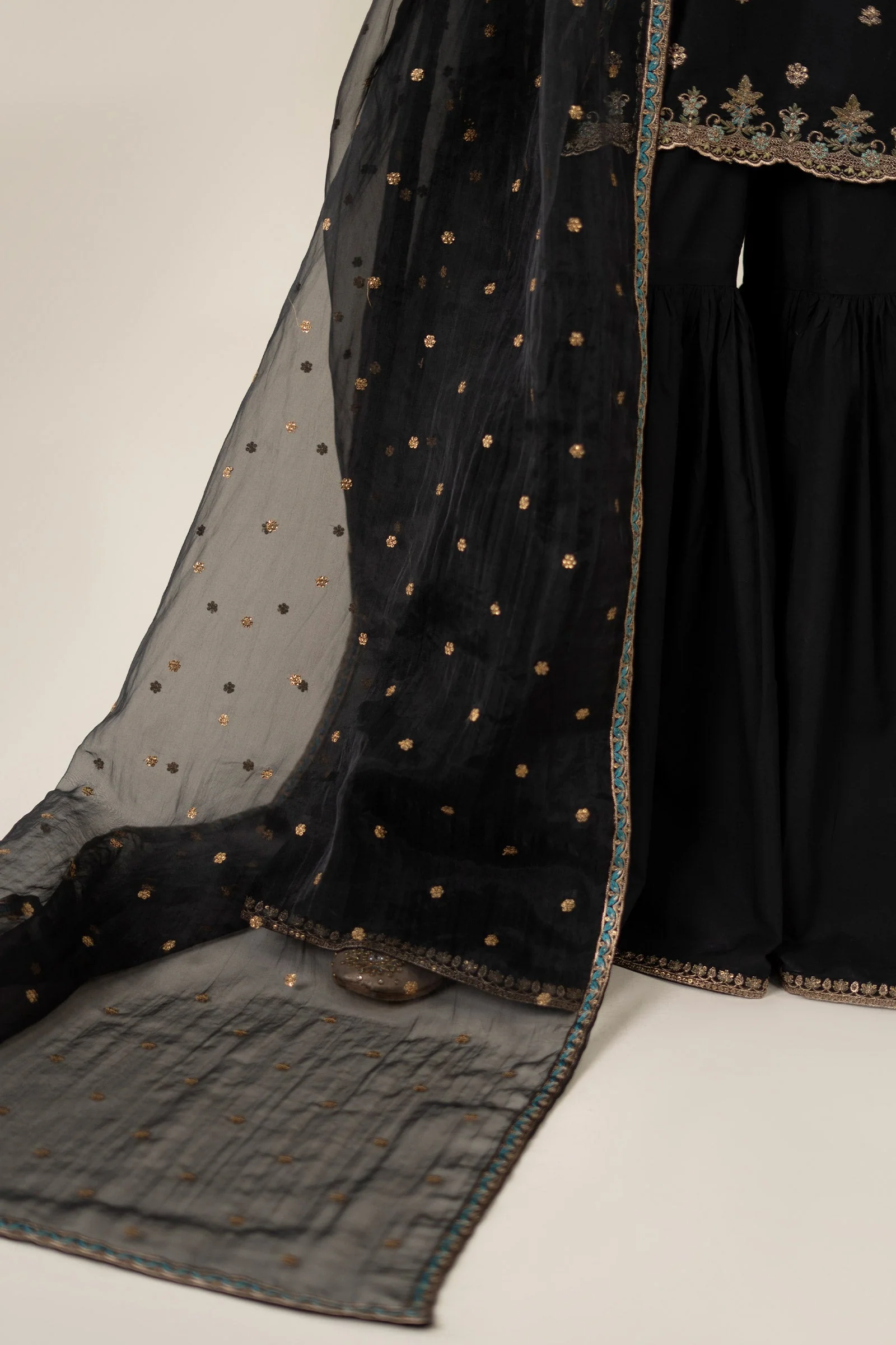 3 Piece Embroidered Lawn Suit - Image 4