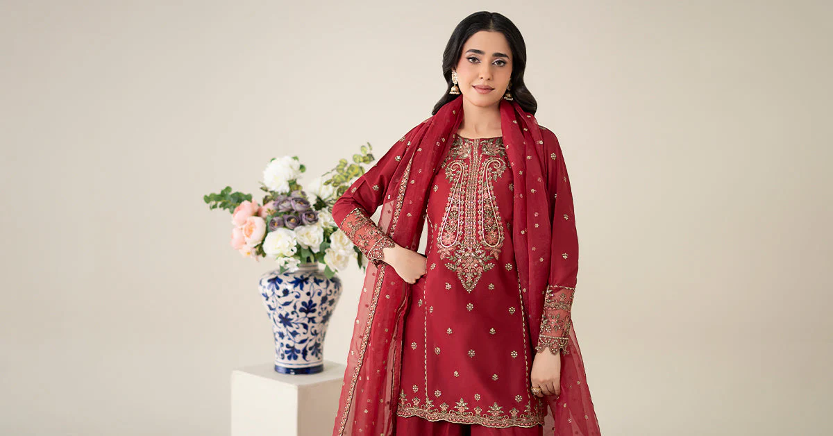 3 Piece Embroidered Lawn Suit - Image 10