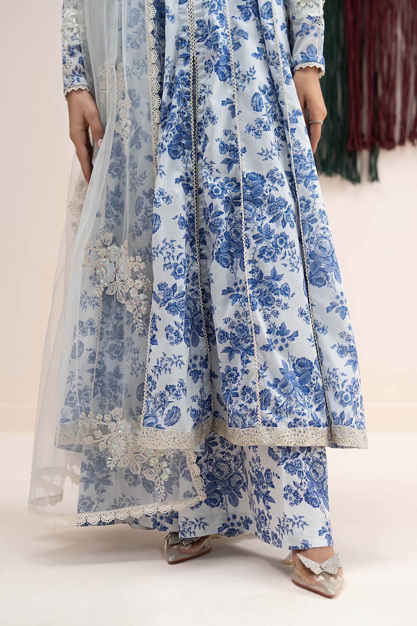 3 Piece Embroidered Lawn Suit - Image 7