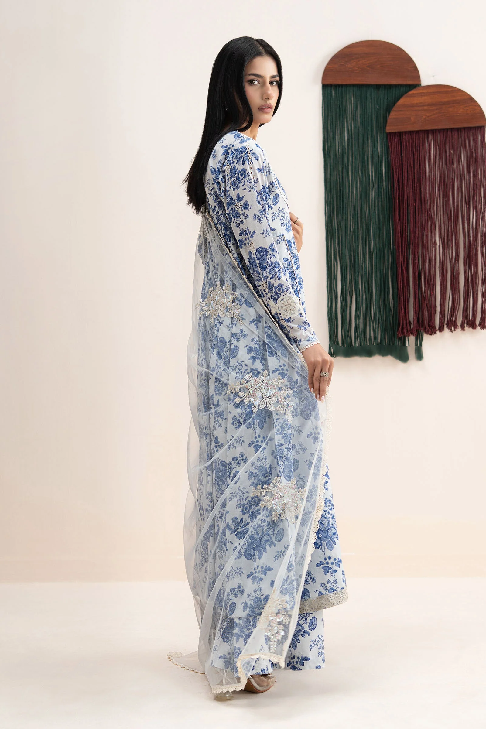 3 Piece Embroidered Lawn Suit - Image 9