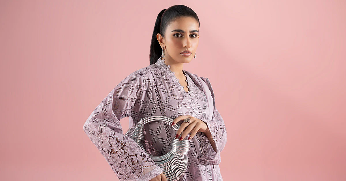 3 Piece Embroidered Lawn Suit - Image 8