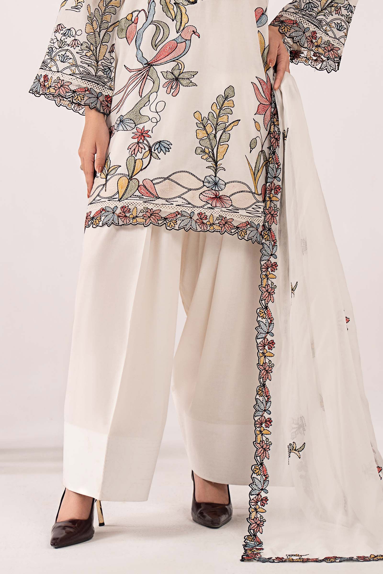 3 Piece Embroidered Lawn Suit - Image 15