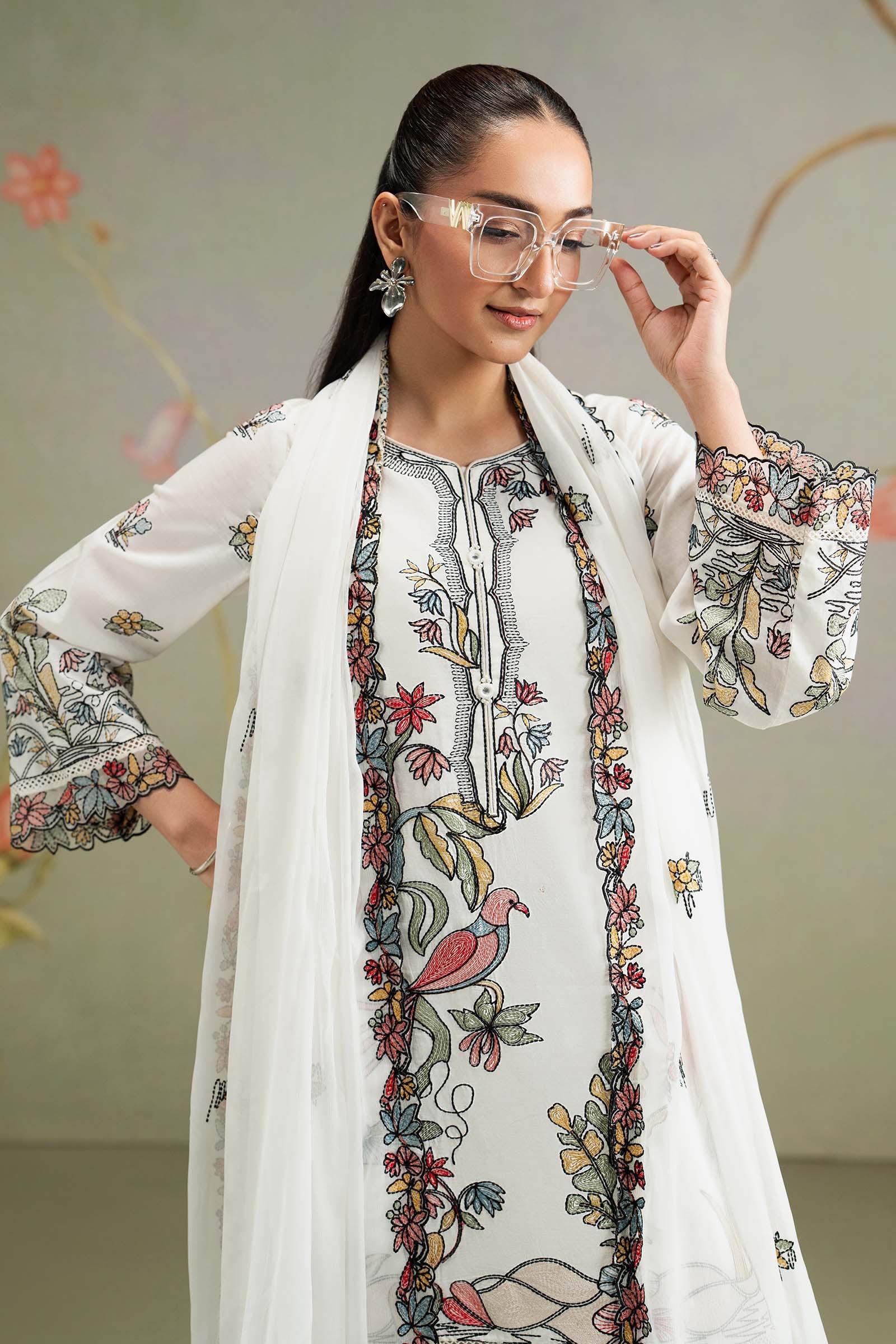 3 Piece Embroidered Lawn Suit - Image 6